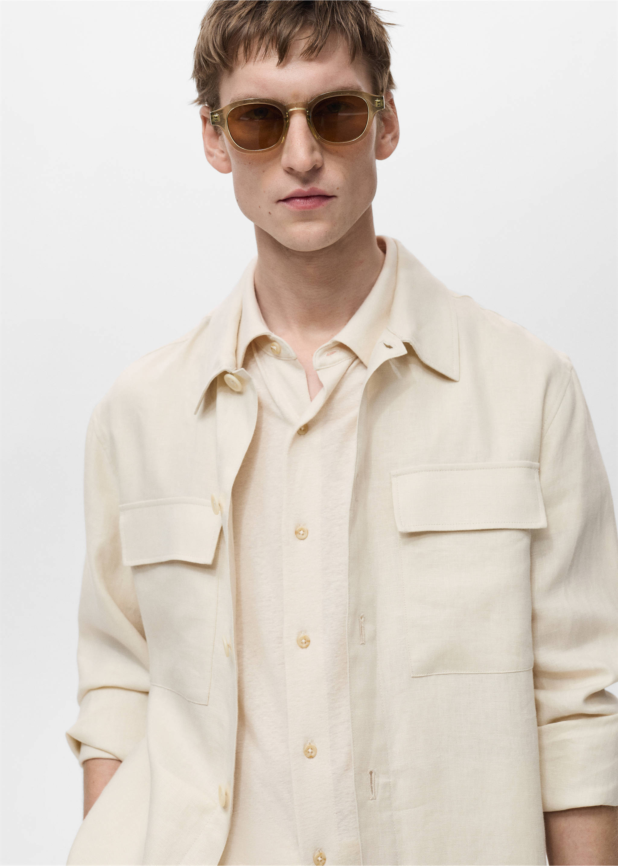 100% linen overshirt with pockets - Details of the article 1, Ivory White. Ref: 87015922-00.