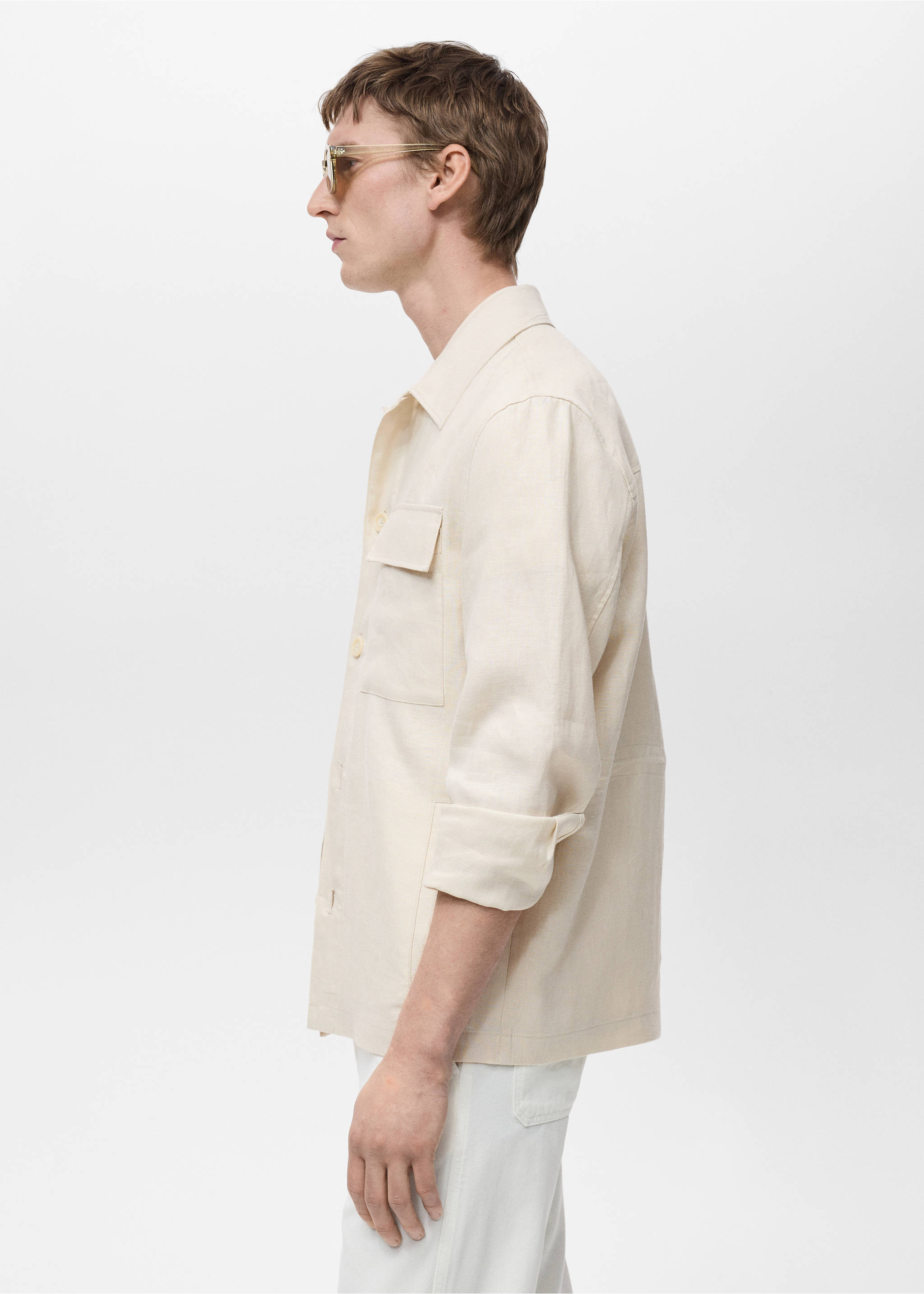 100% linen overshirt with pockets - Details of the article 2, Ivory White. Ref: 87015922-00.
