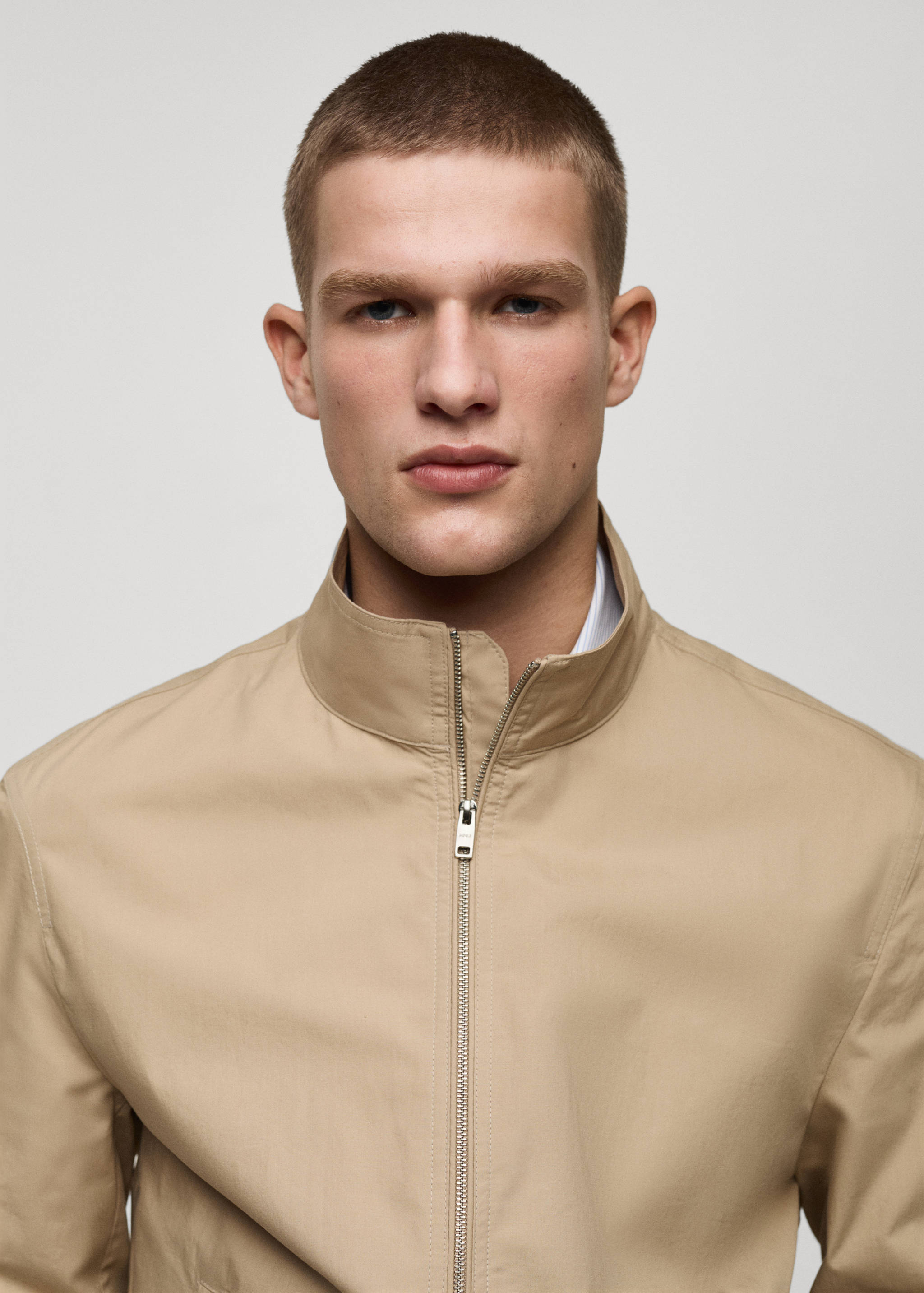 Lightweight jacket with funnel neck - Details of the article 1
