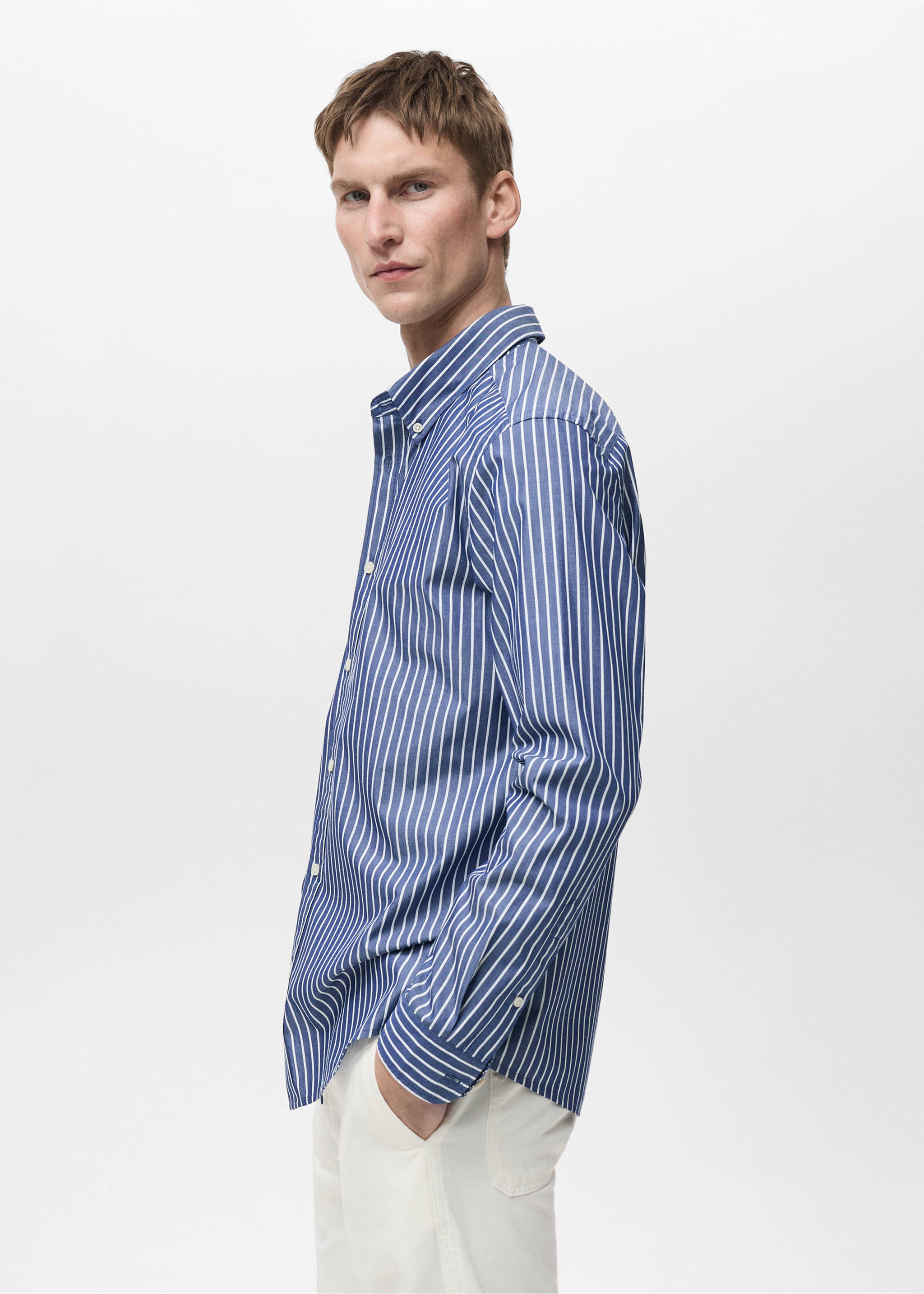 Regular-fit 100% cotton shirt - Details of the article 2, Dark Navy. Ref: 87015943-00.