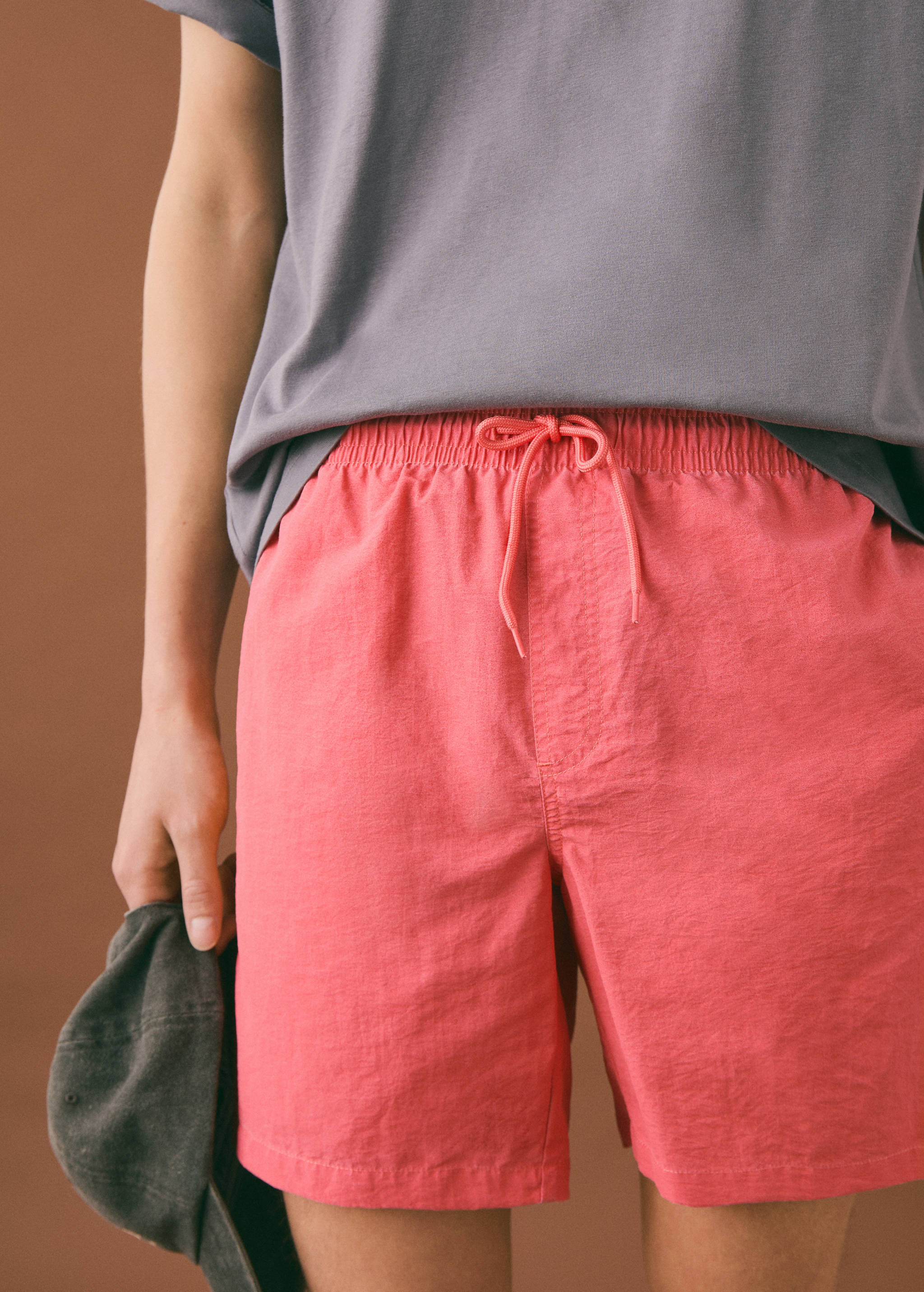 Texturierte Badeshorts mit Kordel - Detail des Artikels 1