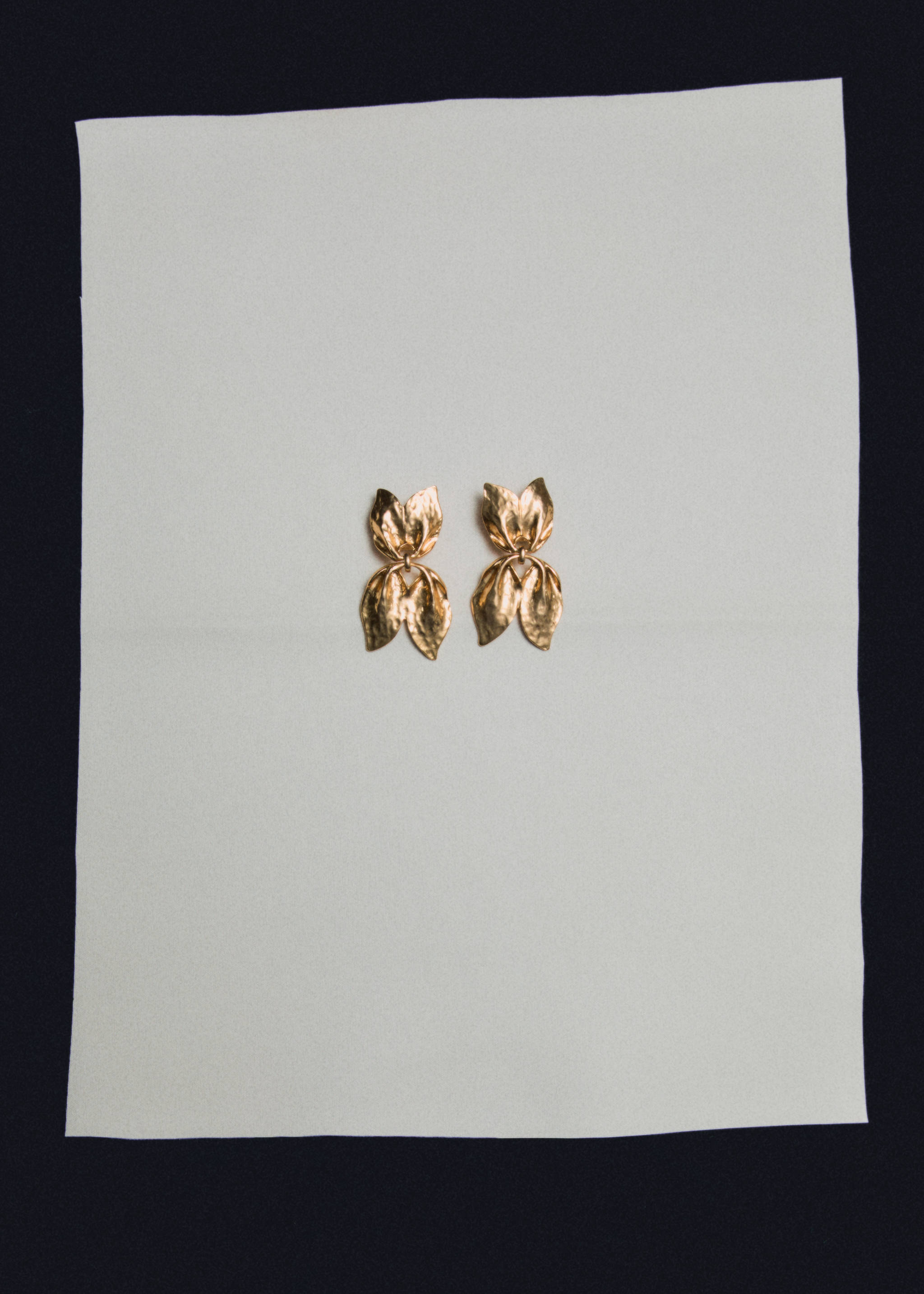 Ohrringe mit hängendem Design - Allgemeine Ansicht, Gold. Ref: 87015973-00.