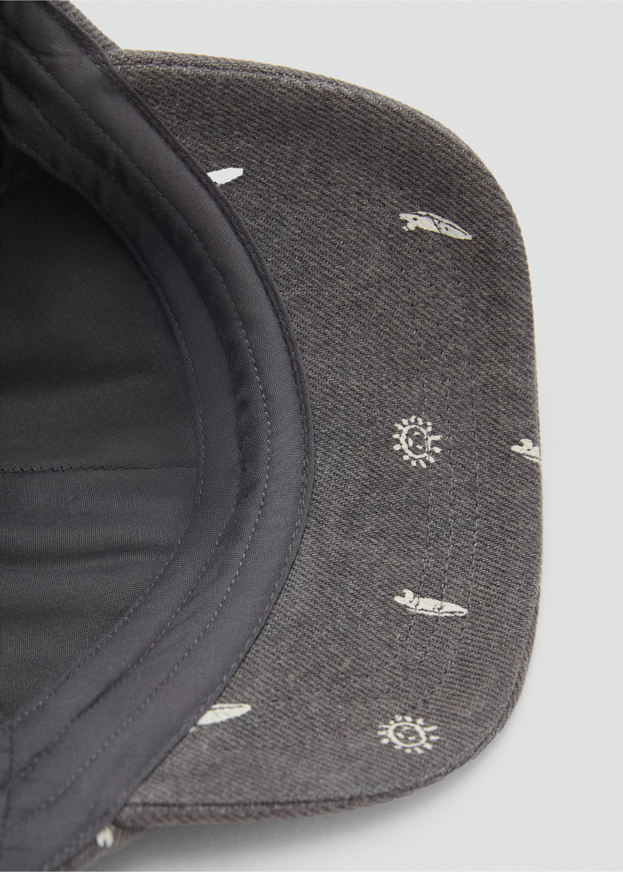 Cap with printed visor - Details of the article 2, Grey. Ref: 87015979-00.