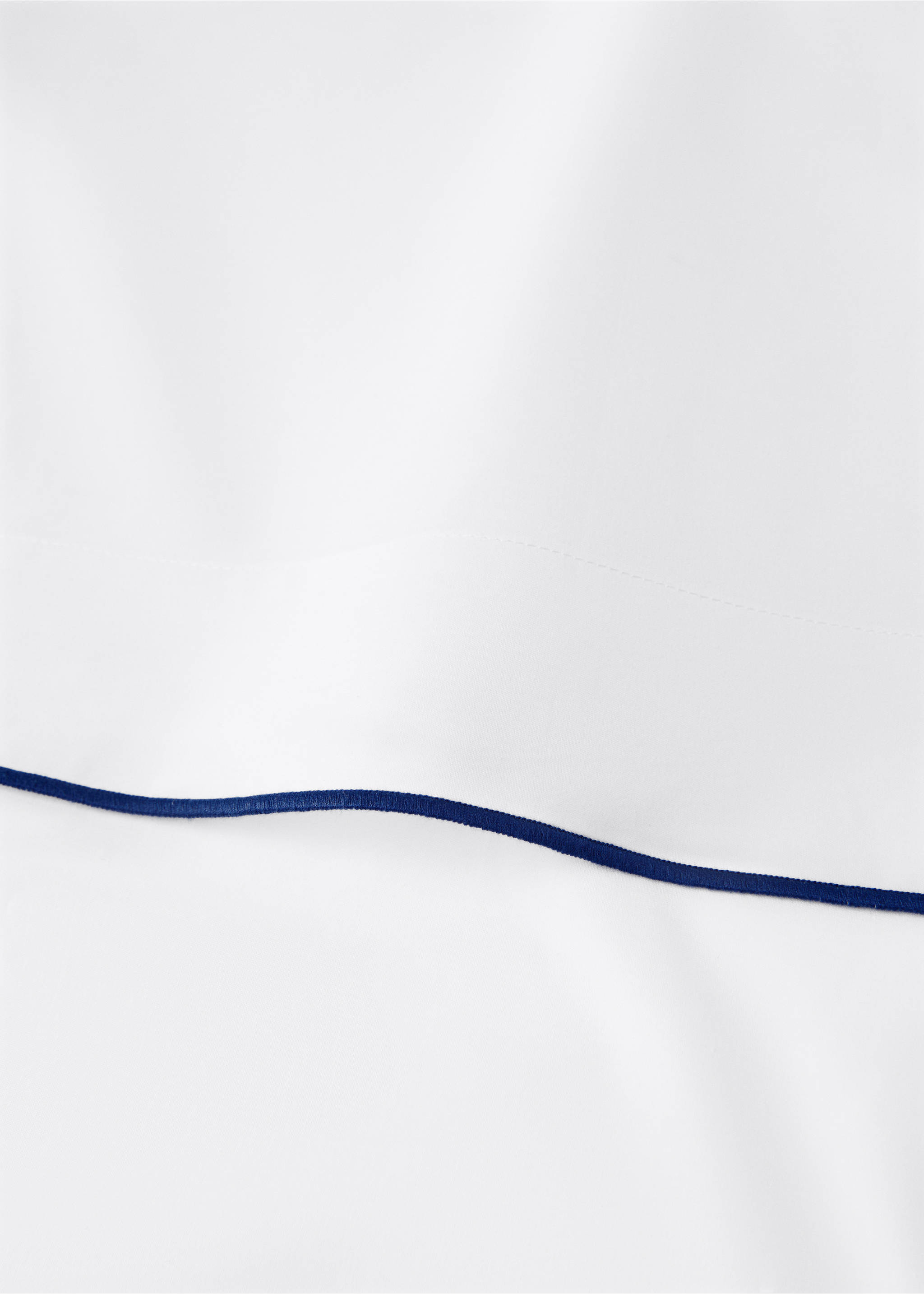 Cotton percale top sheet with contrasting overlock stitching for 180/200 cm bed - Details of the article 1, Blue. Ref: 87015991-00.
