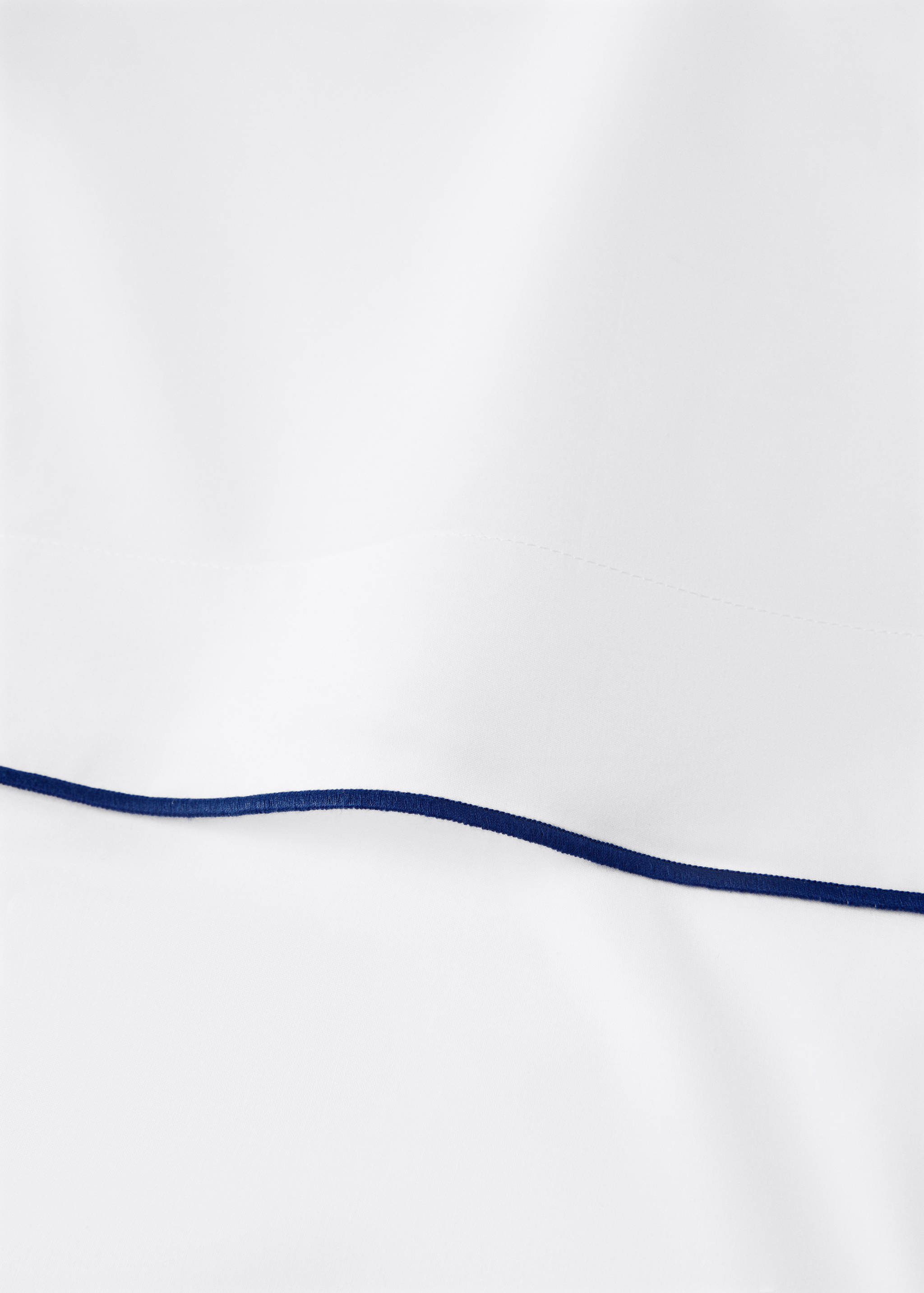 Cotton percale top sheet with contrasting overlock stitching for 180/200 cm bed - Details of the article 1