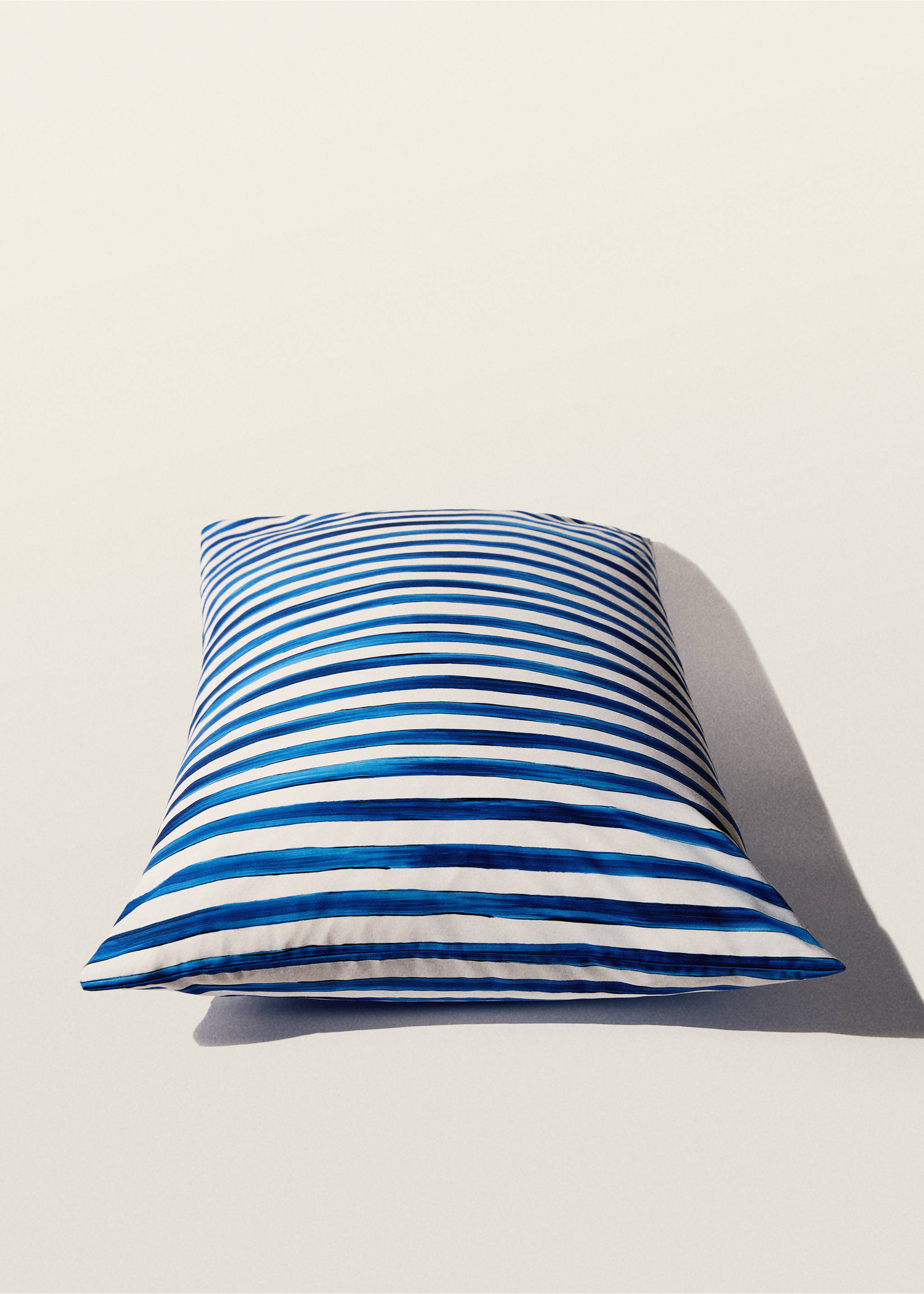 Two percale cotton watercolour-striped pillowcases 50x75 cm - Details of the article 8, Blue. Ref: 87015992-00.