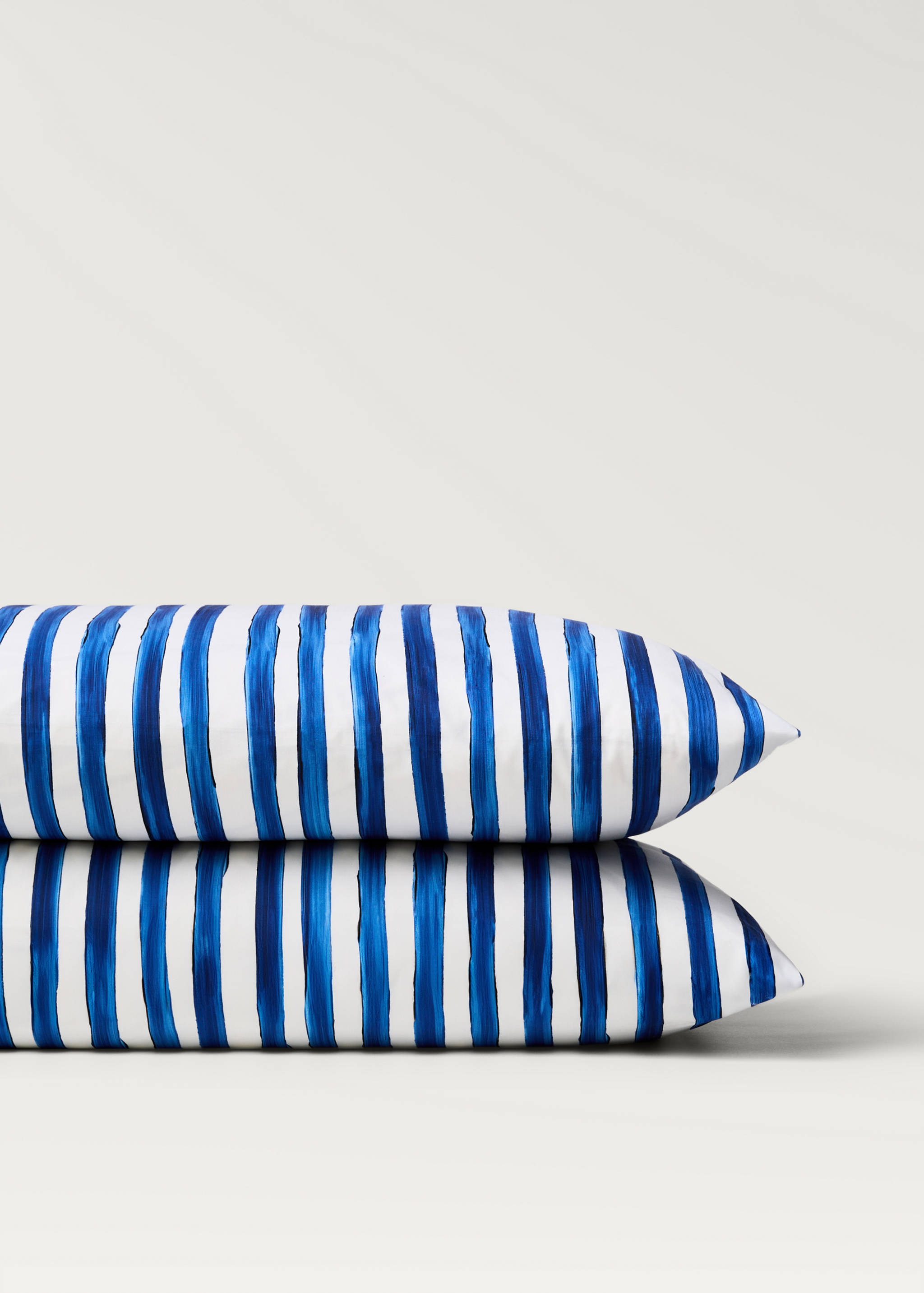 Two percale cotton watercolour-striped pillowcases 50x75 cm - Details of the article 3