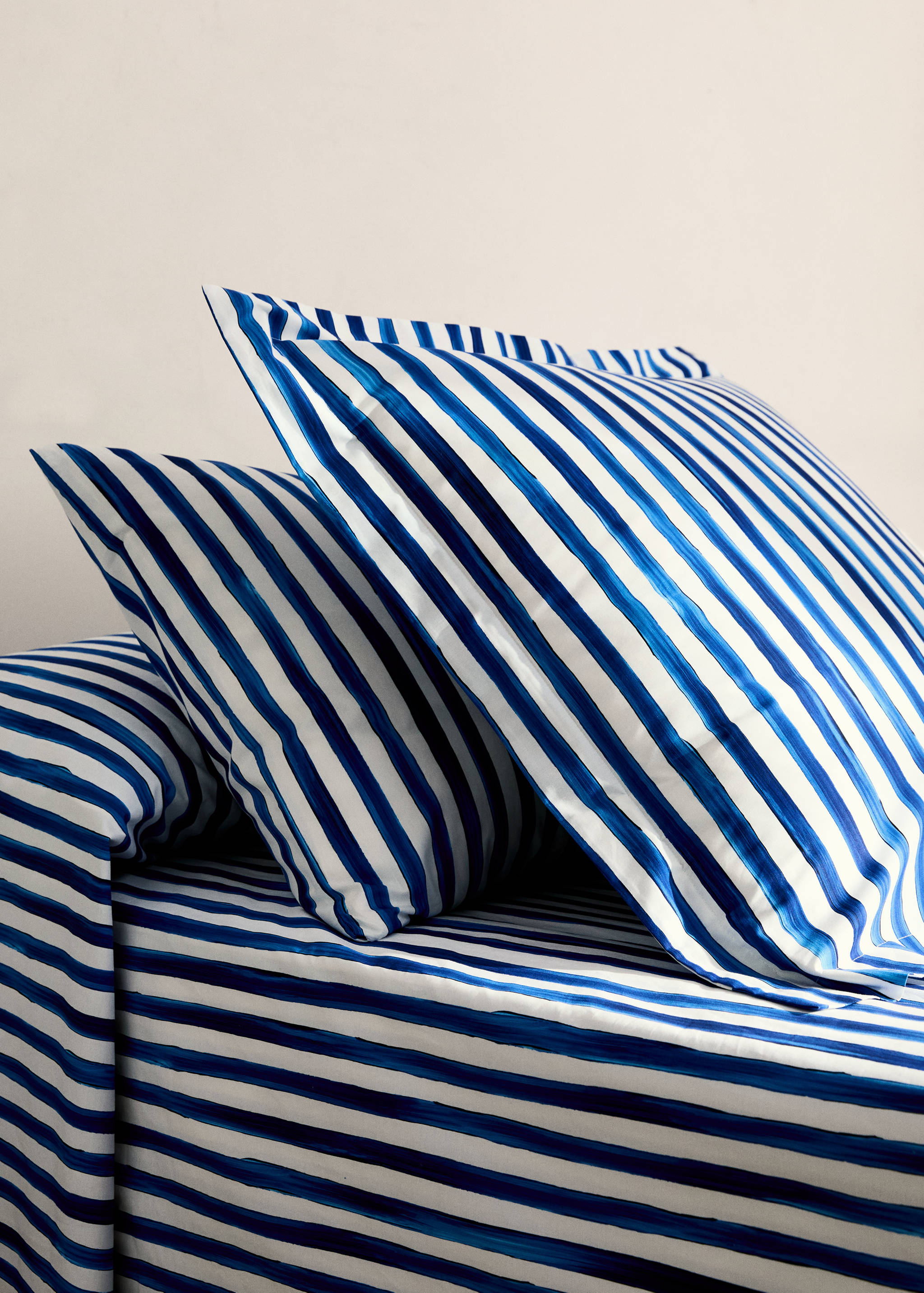 Two percale cotton watercolour-striped pillowcases 60x60 cm - General plane