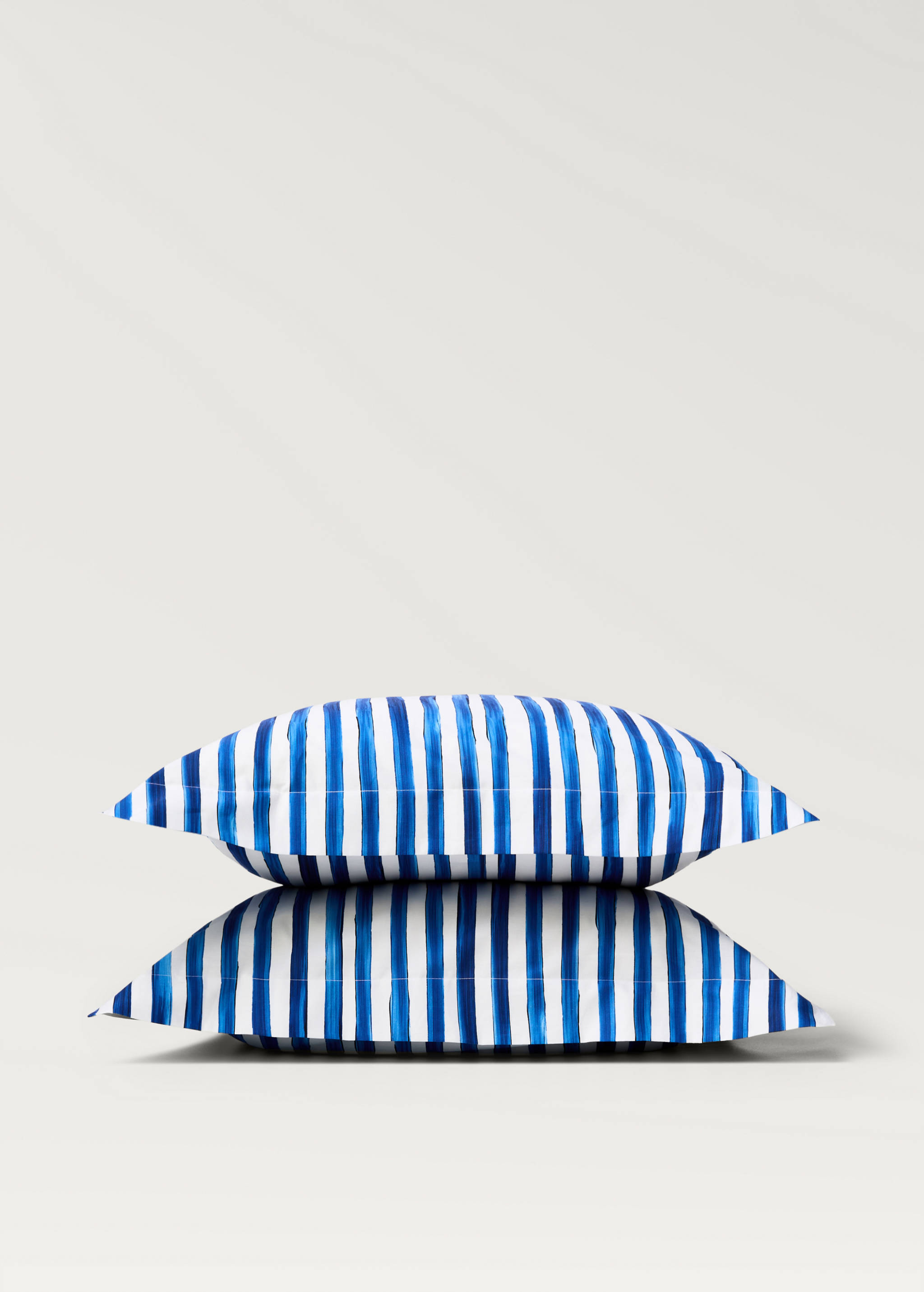 Two percale cotton watercolour-striped pillowcases 60x60 cm - Details of the article 3