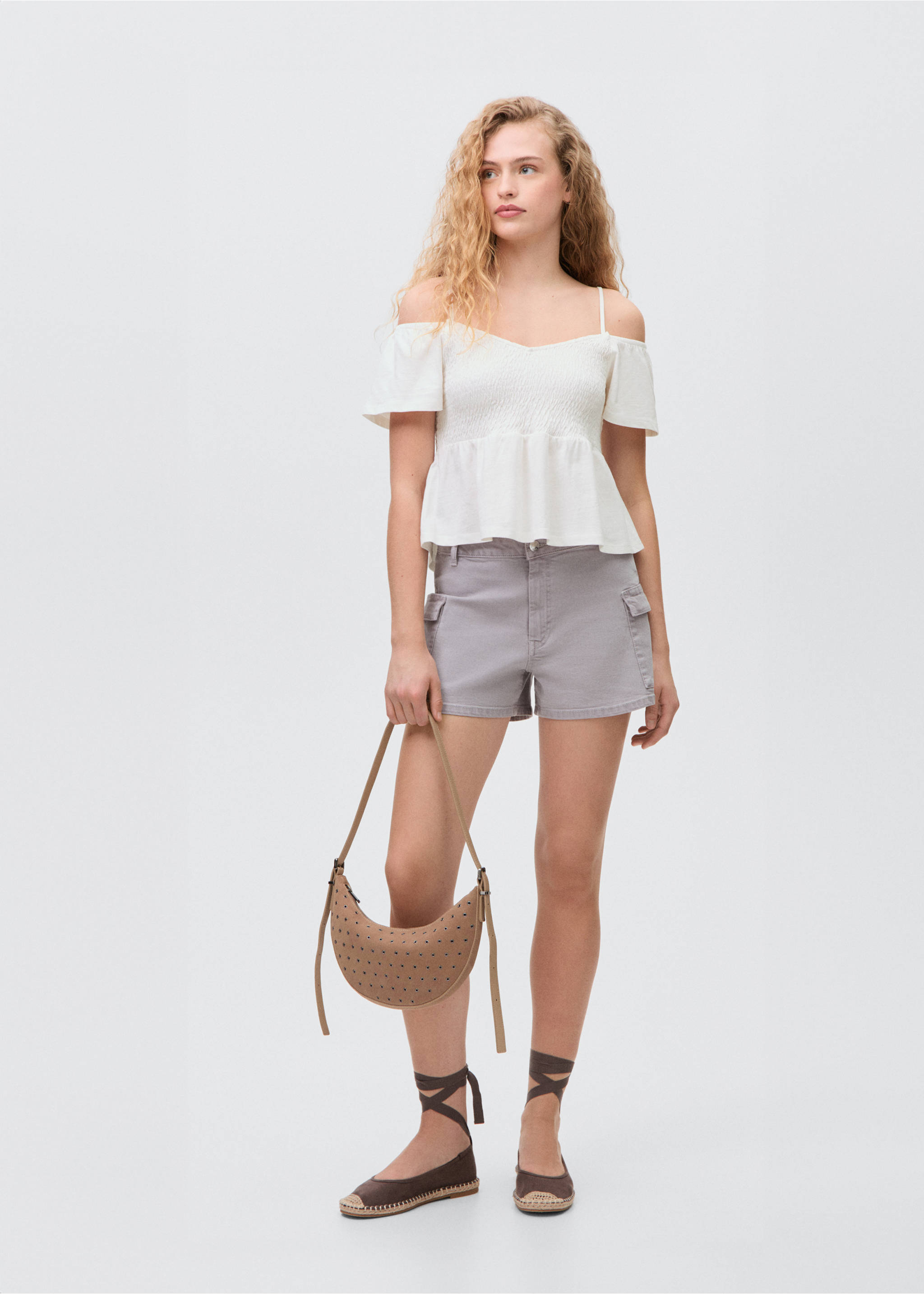Top fruncido volante - Plano general, Blanco roto. Ref: 87016339-00.