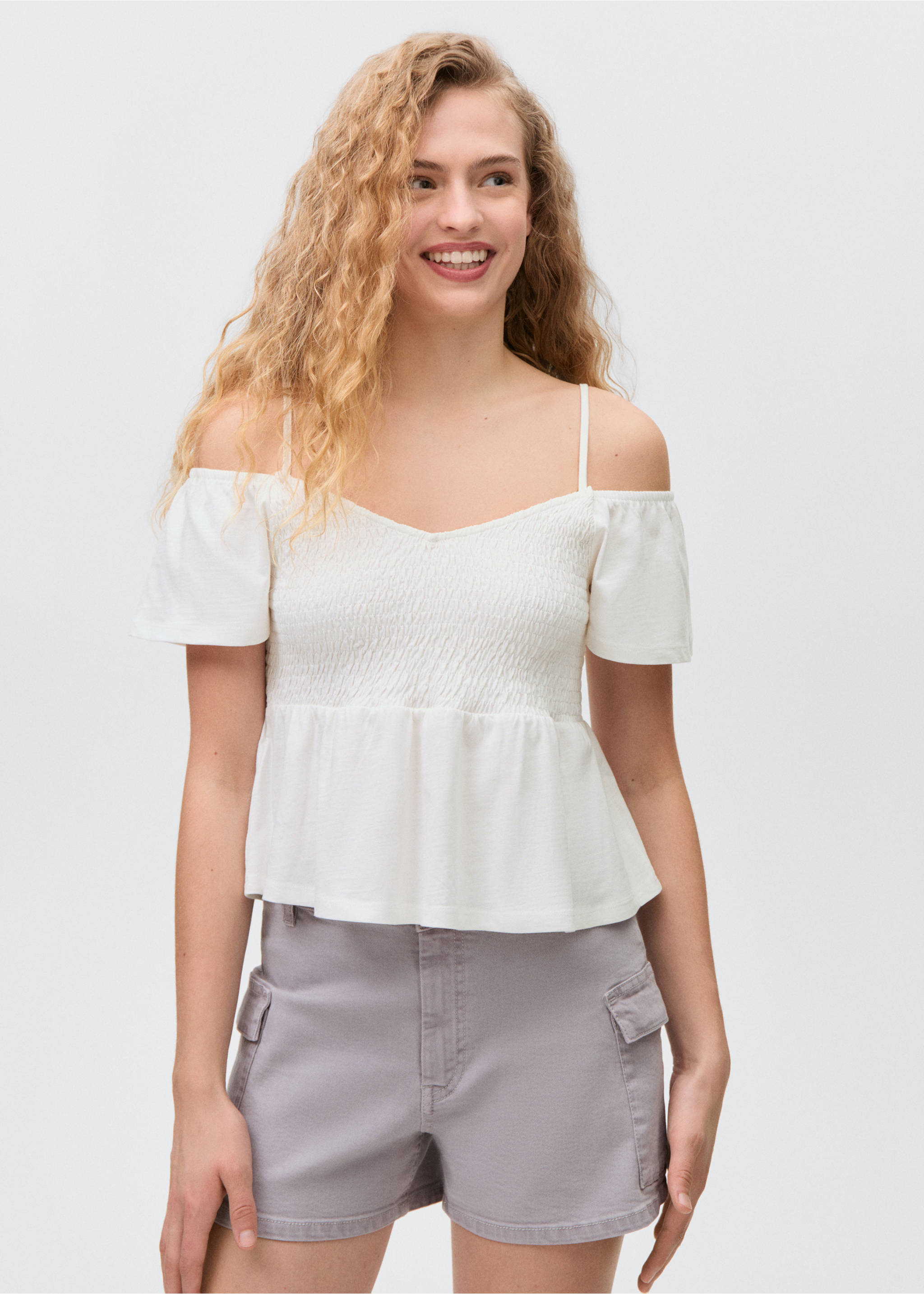 Top fruncido volante - Plano medio, Blanco roto. Ref: 87016339-00.