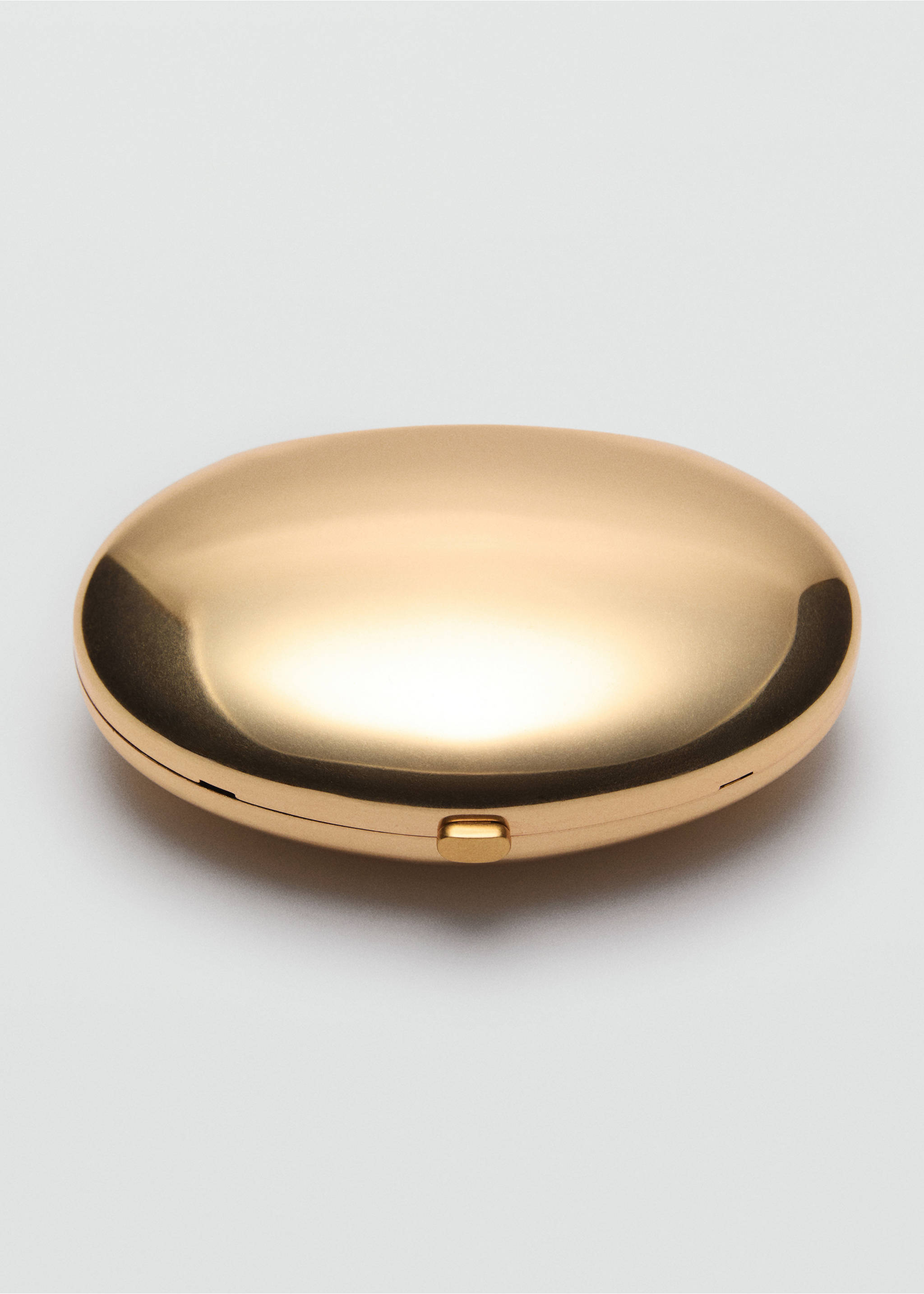 Sac à main clutch métallique - Détail de l'article 3, Or. Ref: 87016346-00.