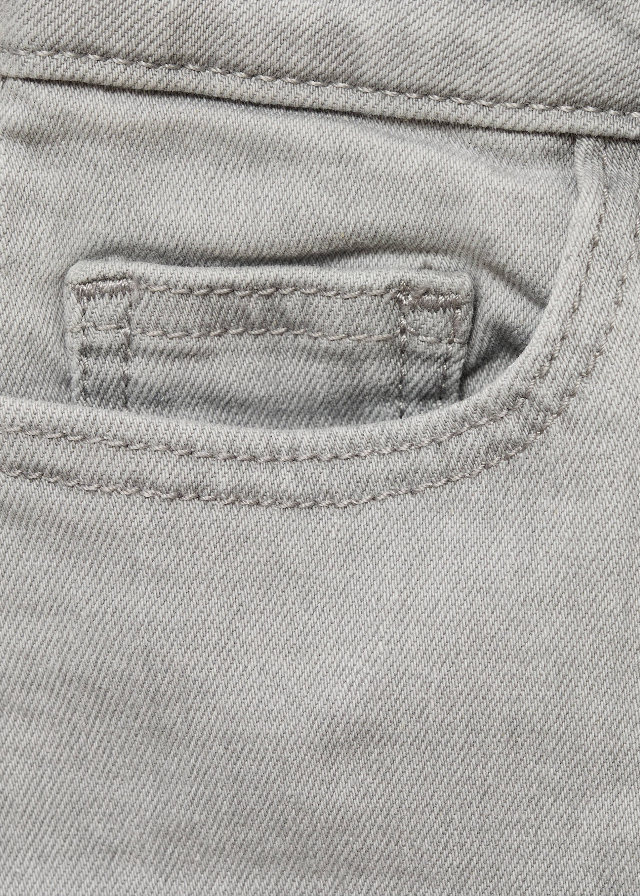 Jeansshorts mit ausgefranstem Saum - Detail des Artikels 0, Denim Grau. Ref: 87016349-00.