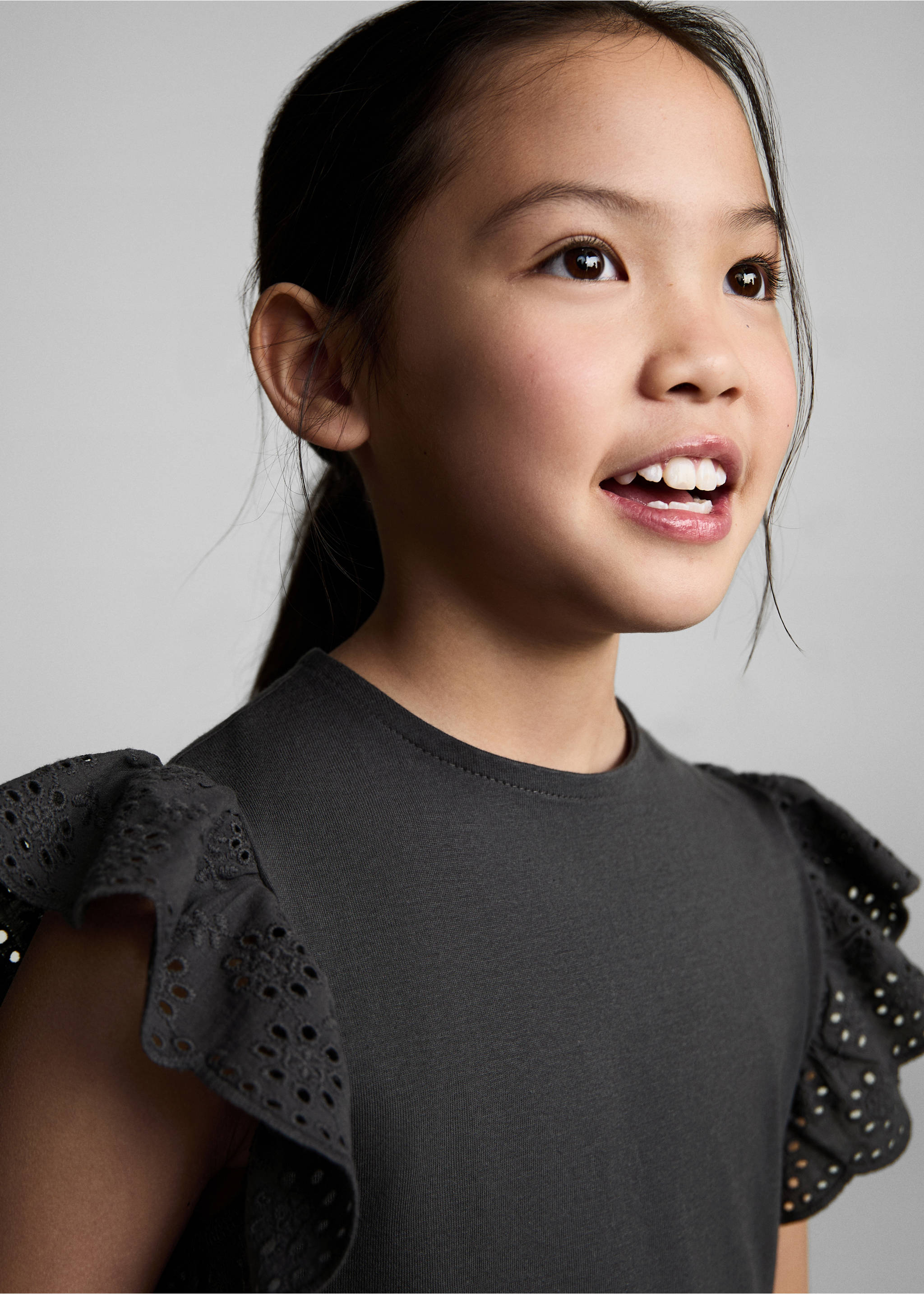 Frills embroidered t-shirt - Details of the article 1, Charcoal. Ref: 87016356-00.