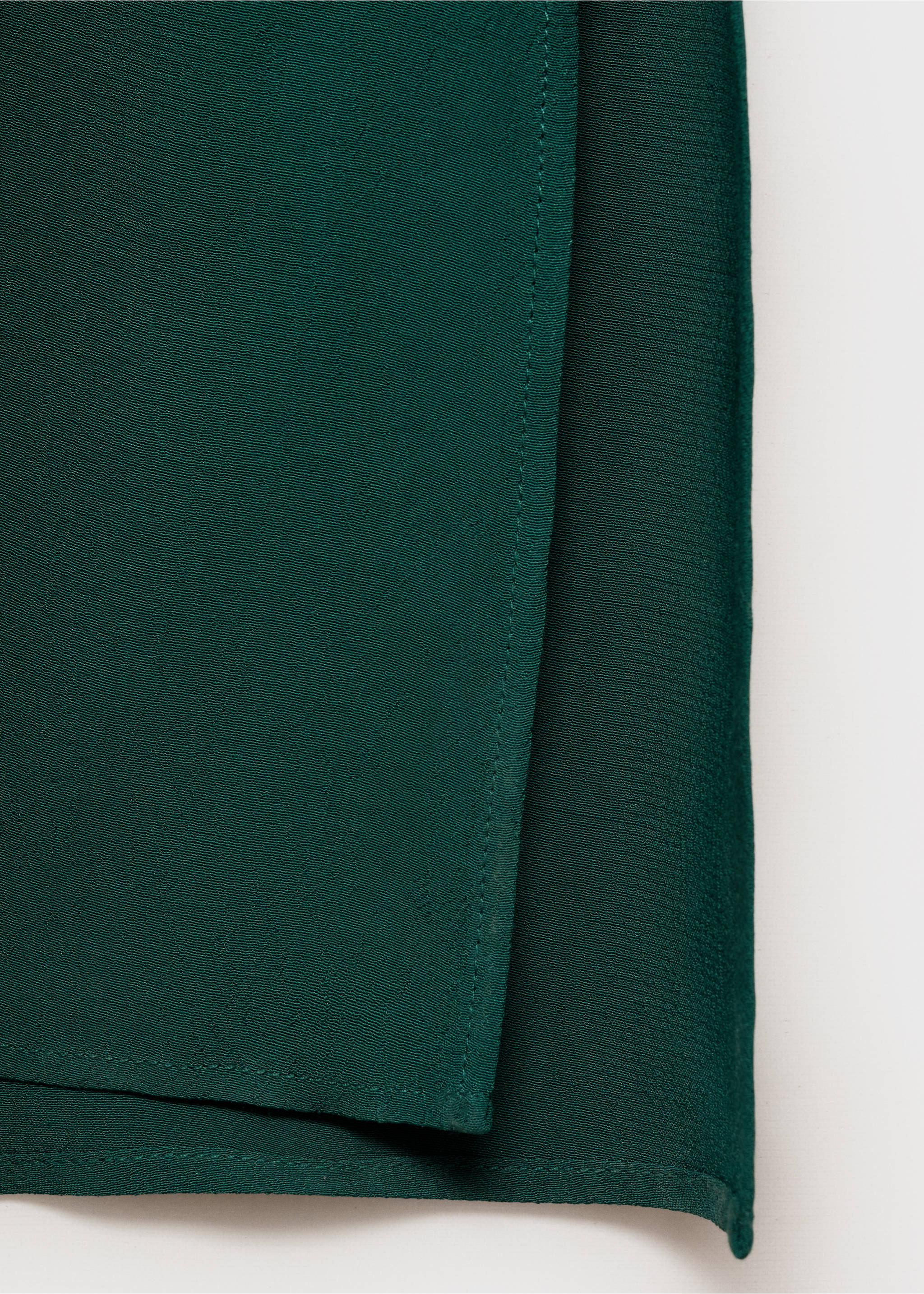 Asymmetrisches Chiffon-Kleid mit Rüschen - Detail des Artikels 0, Dunkelgrün. Ref: 87016374-00.