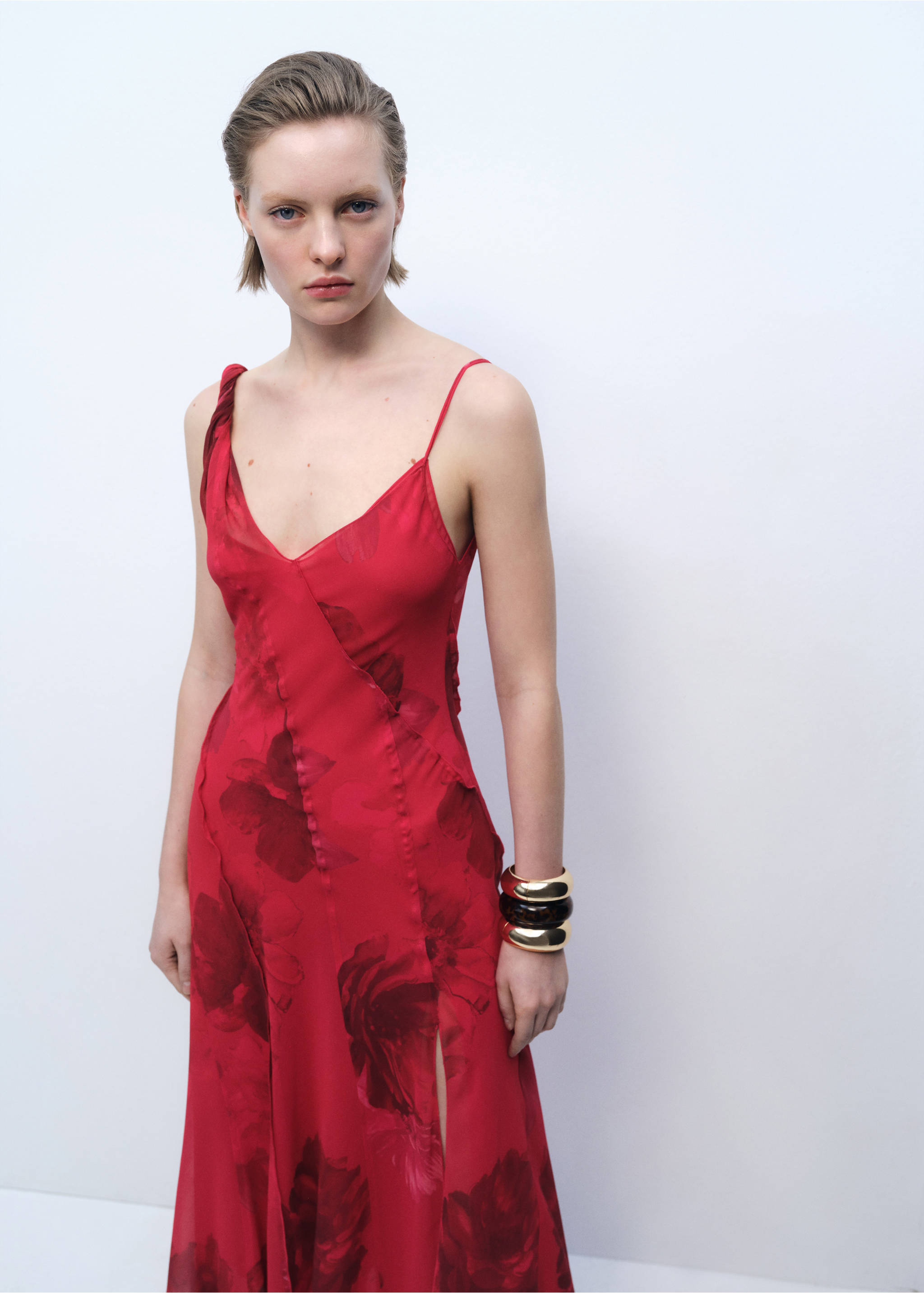 Vestido asimétrico floral - Plano medio, Rojo. Ref: 87016378-00.