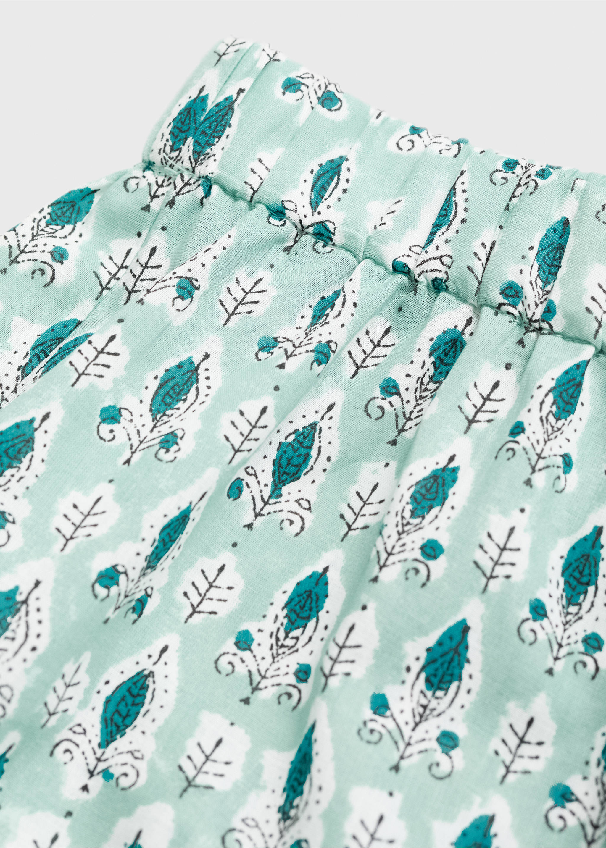 Pyjama shorts with ruffles - Details of the article 8, Green. Ref: 87016719-00.
