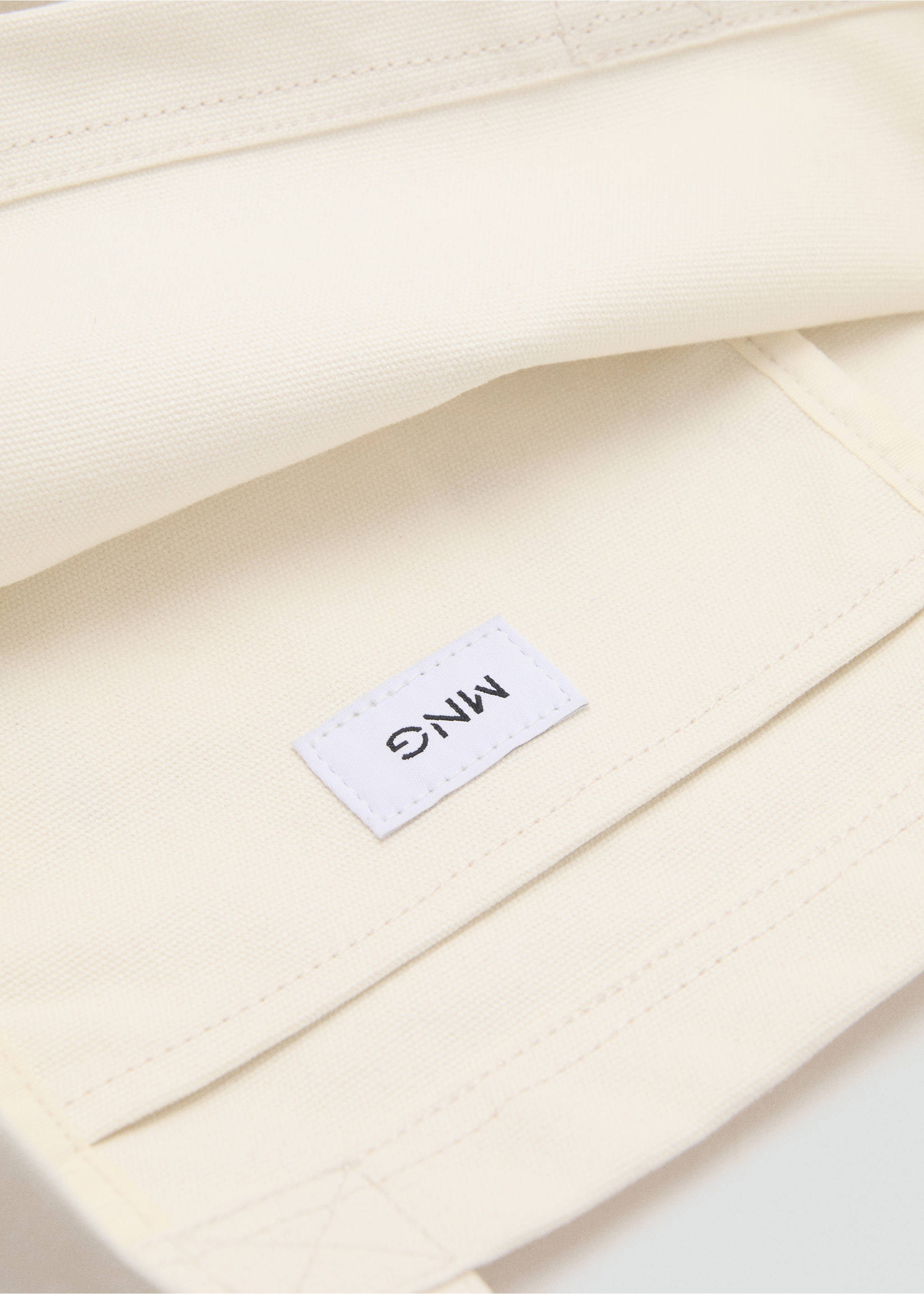 Tasche mit aufgedrucktem Schriftzug - Detail des Artikels 1, Cremeweiß. Ref: 87016730-00.