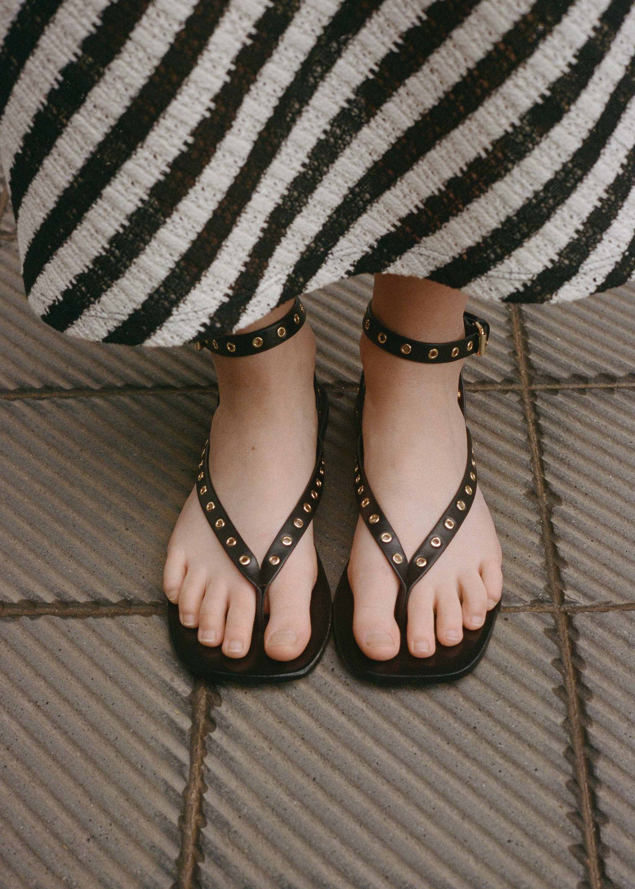 Leather sandals with eyelet straps - Details of the article 9