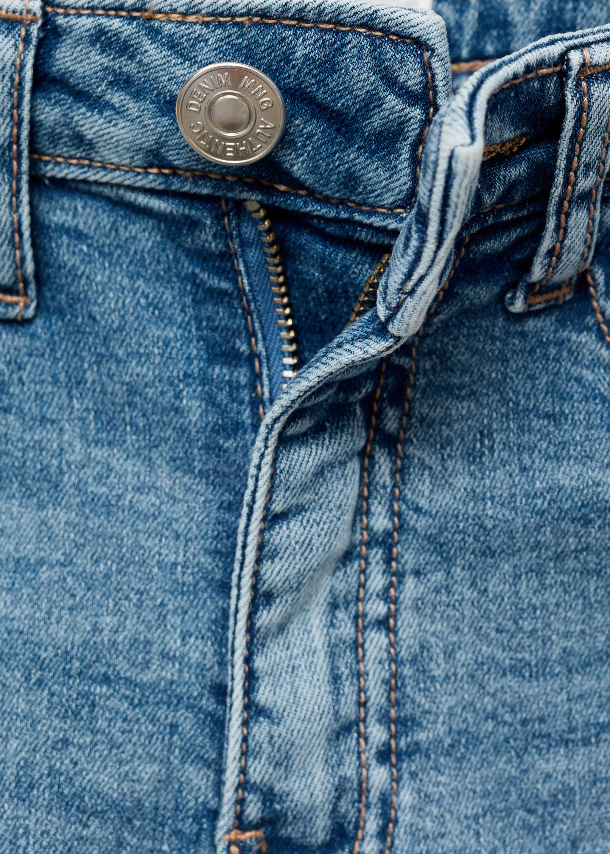 Jeansshorts mit ausgefranstem Saum - Detail des Artikels 8, Mittelblau. Ref: 87017179-00.