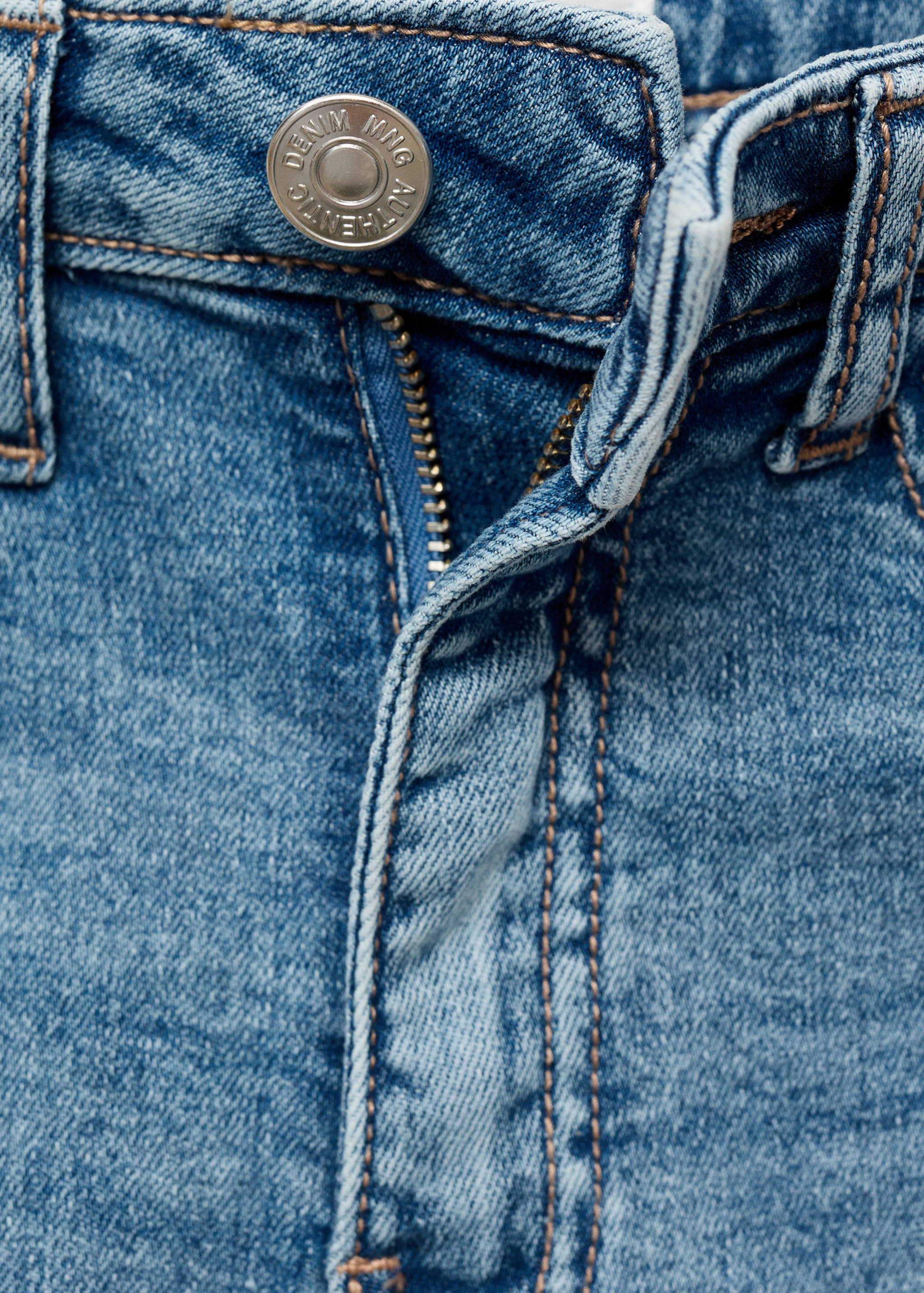 Jeansshorts mit ausgefranstem Saum - Detail des Artikels 8
