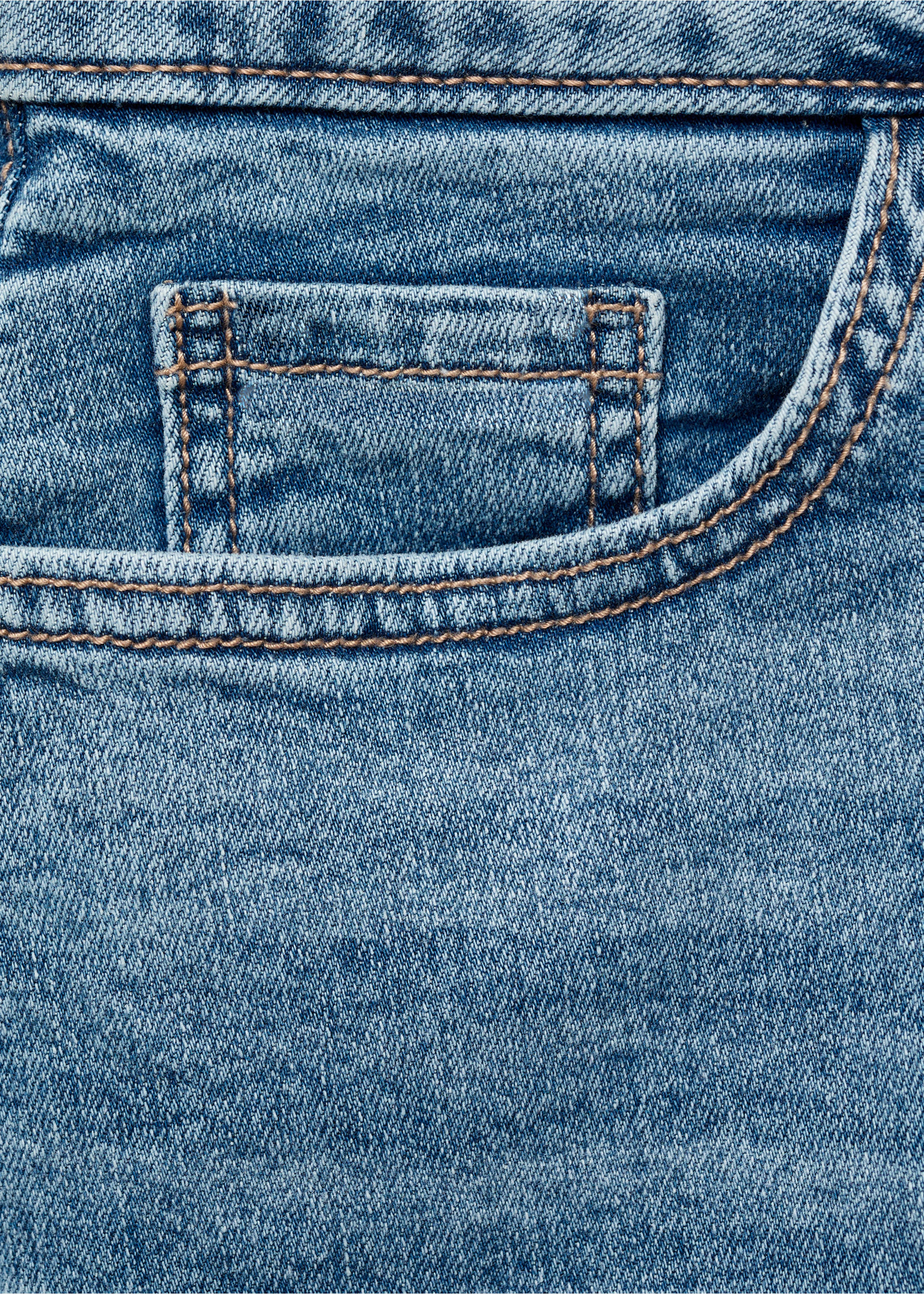 Jeansshorts mit ausgefranstem Saum - Detail des Artikels 0, Mittelblau. Ref: 87017179-00.