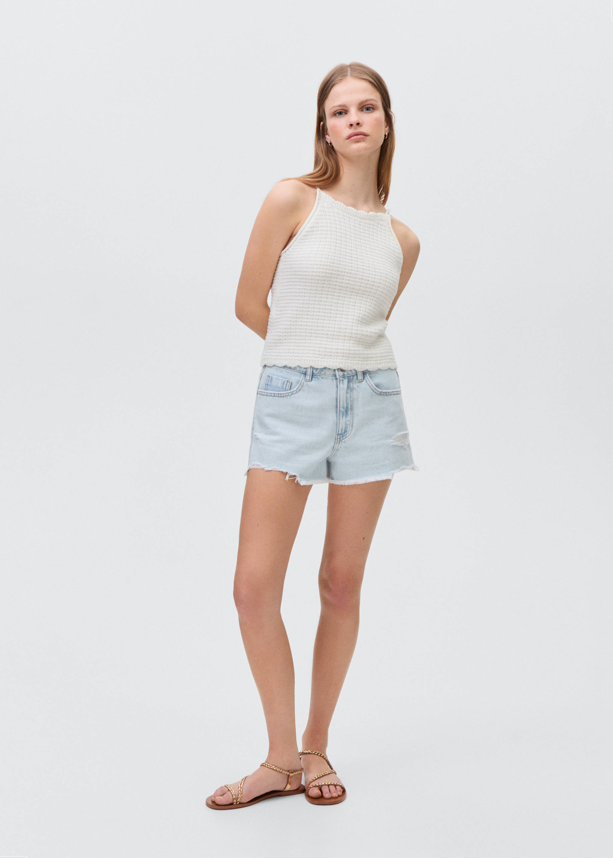 Shorts vaqueros rotos - Plano general