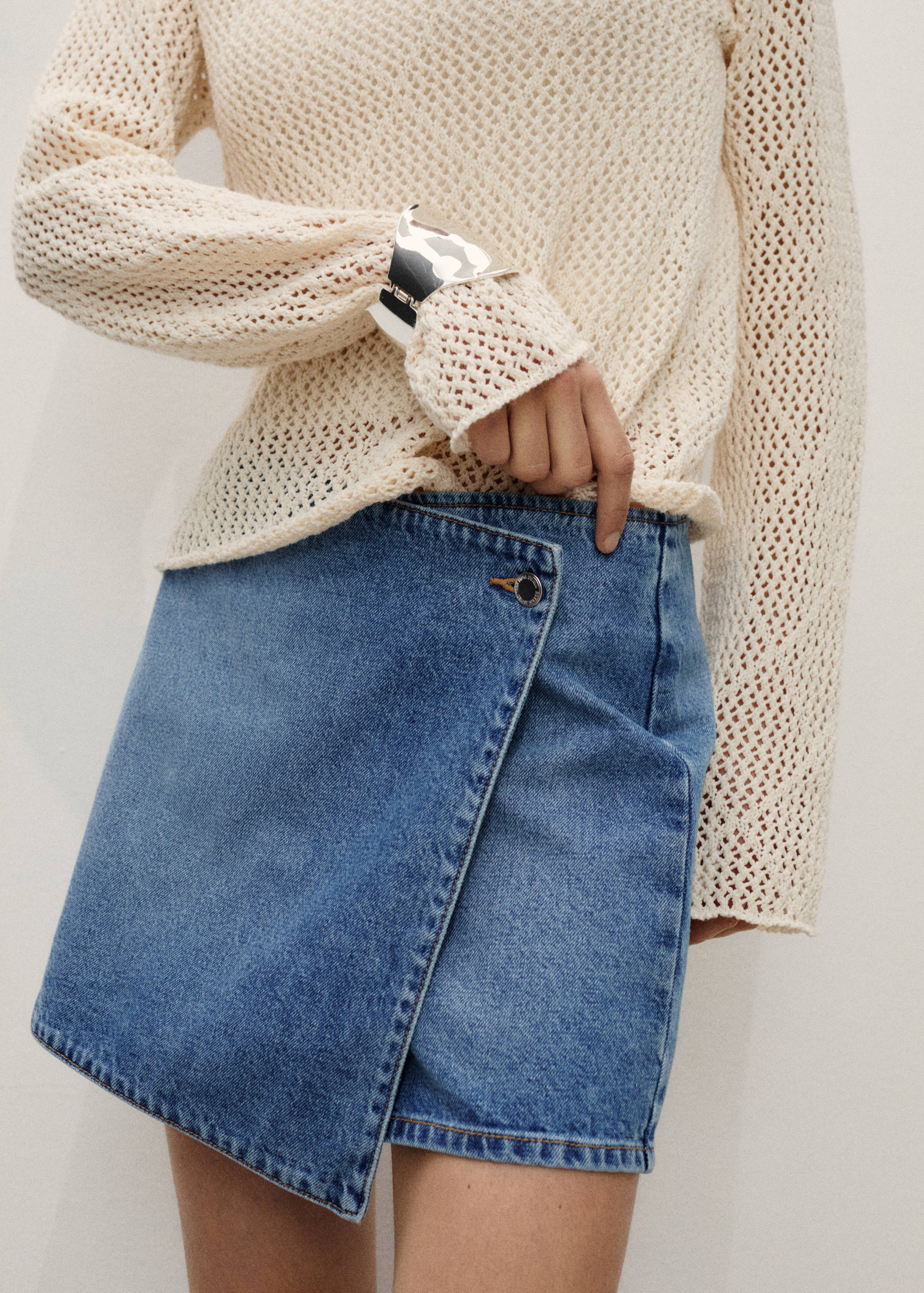 Falda pantalón denim cruzada - Plano medio