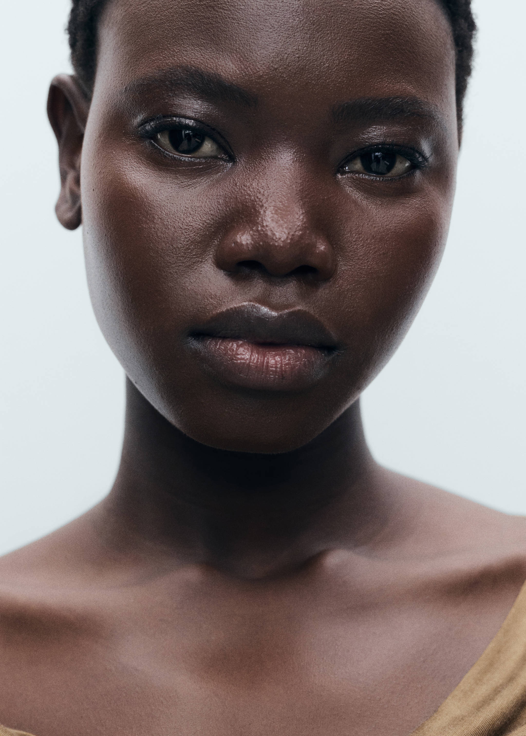 Topp i lyocell med draperad halsringning - Detaljer om artikeln 1