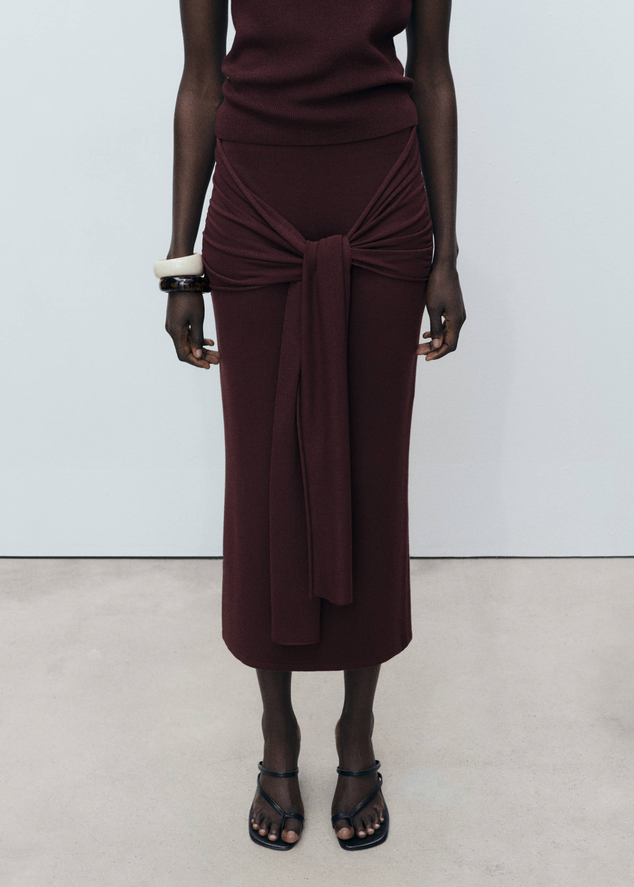 Knitted skirt with knot detail - Medium plane