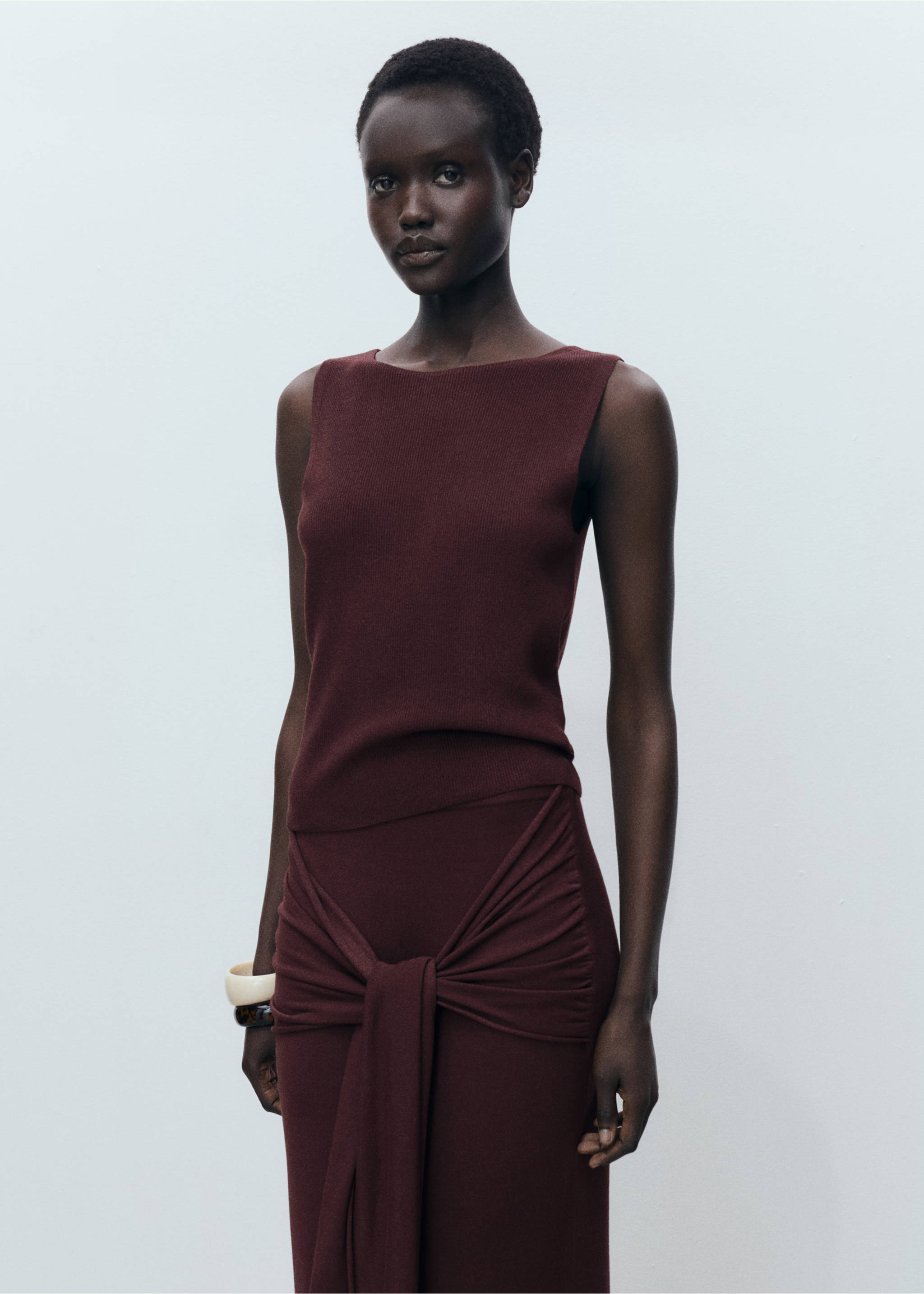 Knitted skirt with knot detail - Details of the article 1, Chocolate. Ref: 87017191-00.