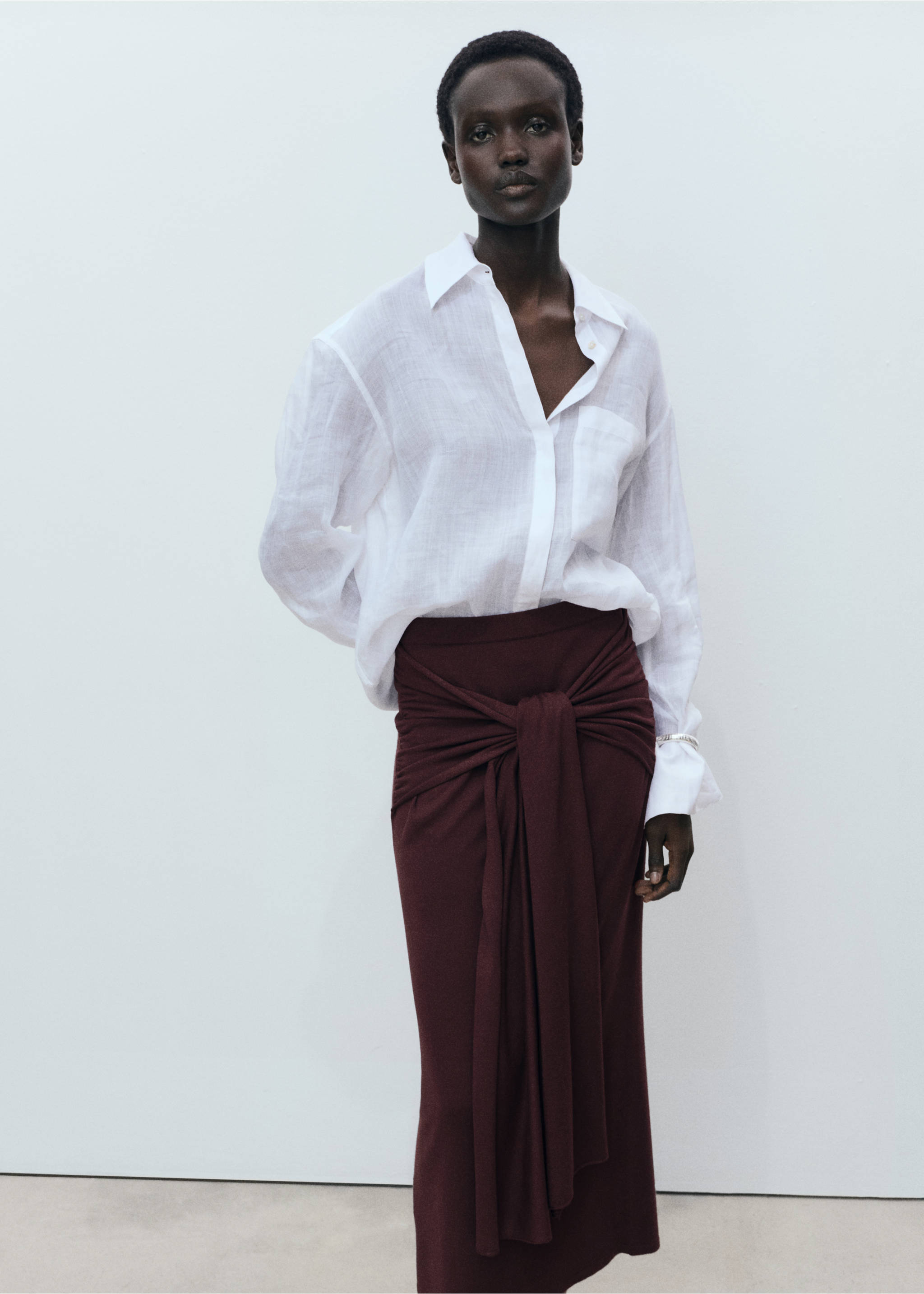 Knitted skirt with knot detail - Details of the article 2, Chocolate. Ref: 87017191-00.