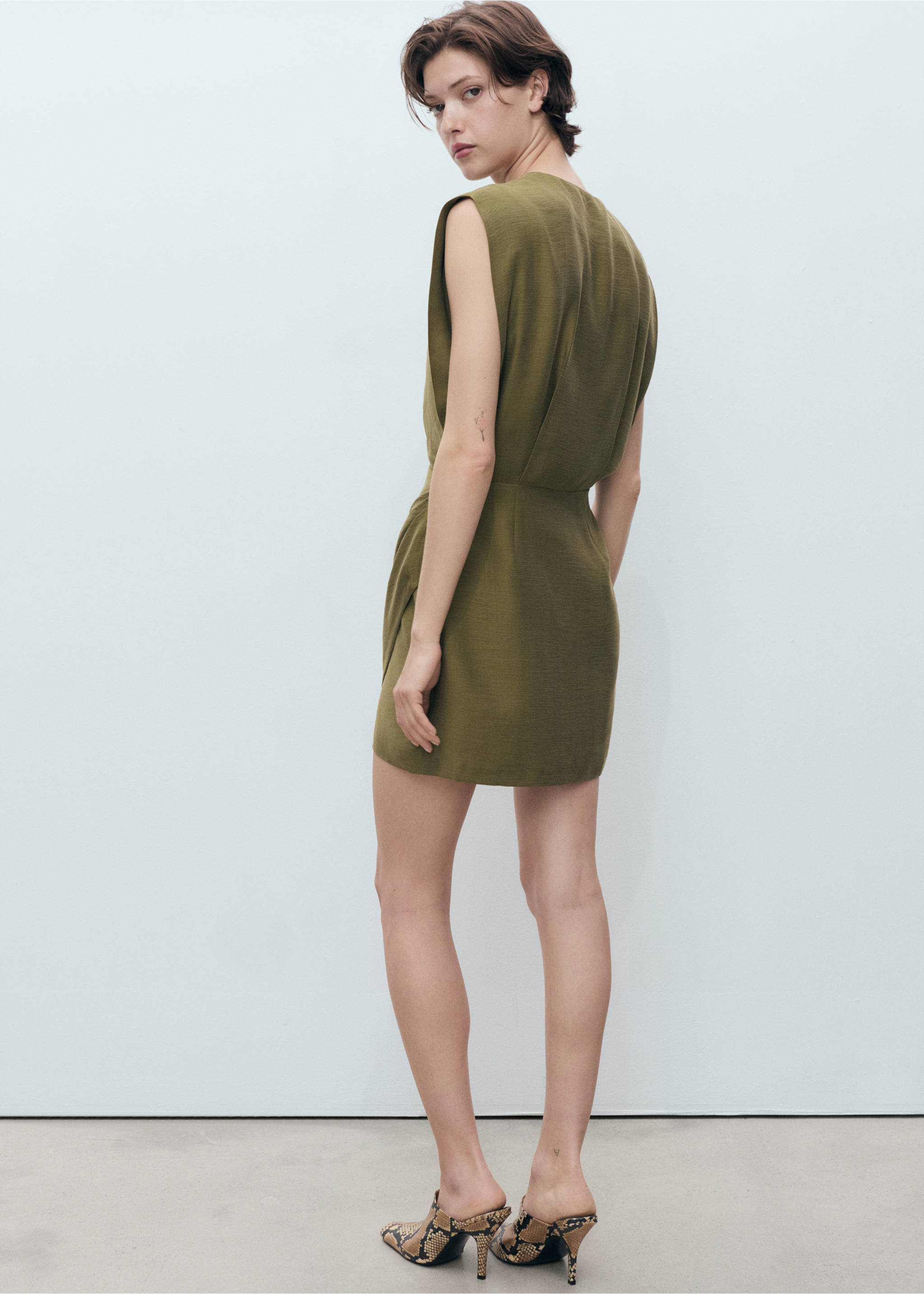 Vestido lyocell cruzado - Reverso del artículo, Khaki. Ref: 87017195-00.