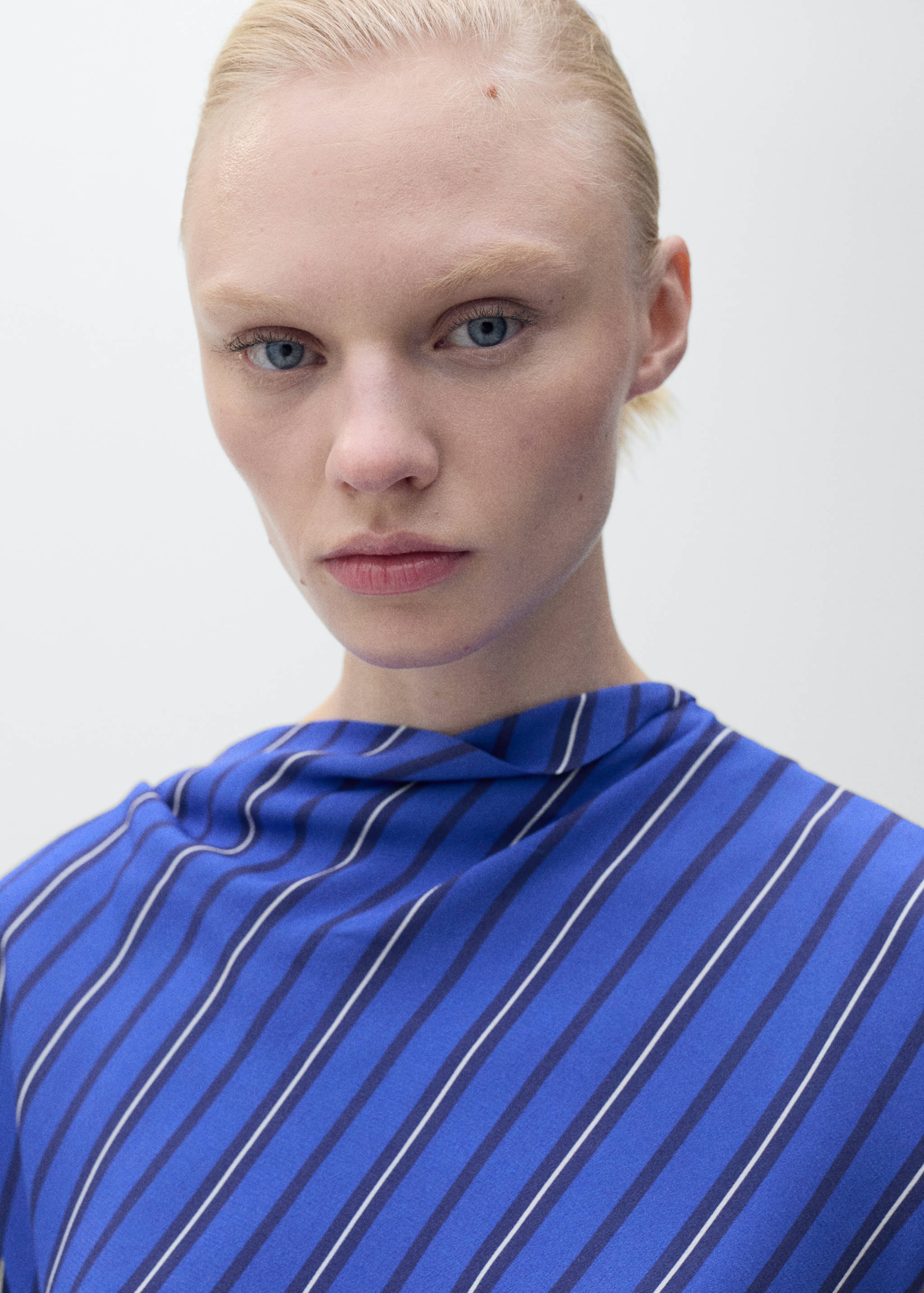 Asymmetrical striped blouse - Details of the article 1