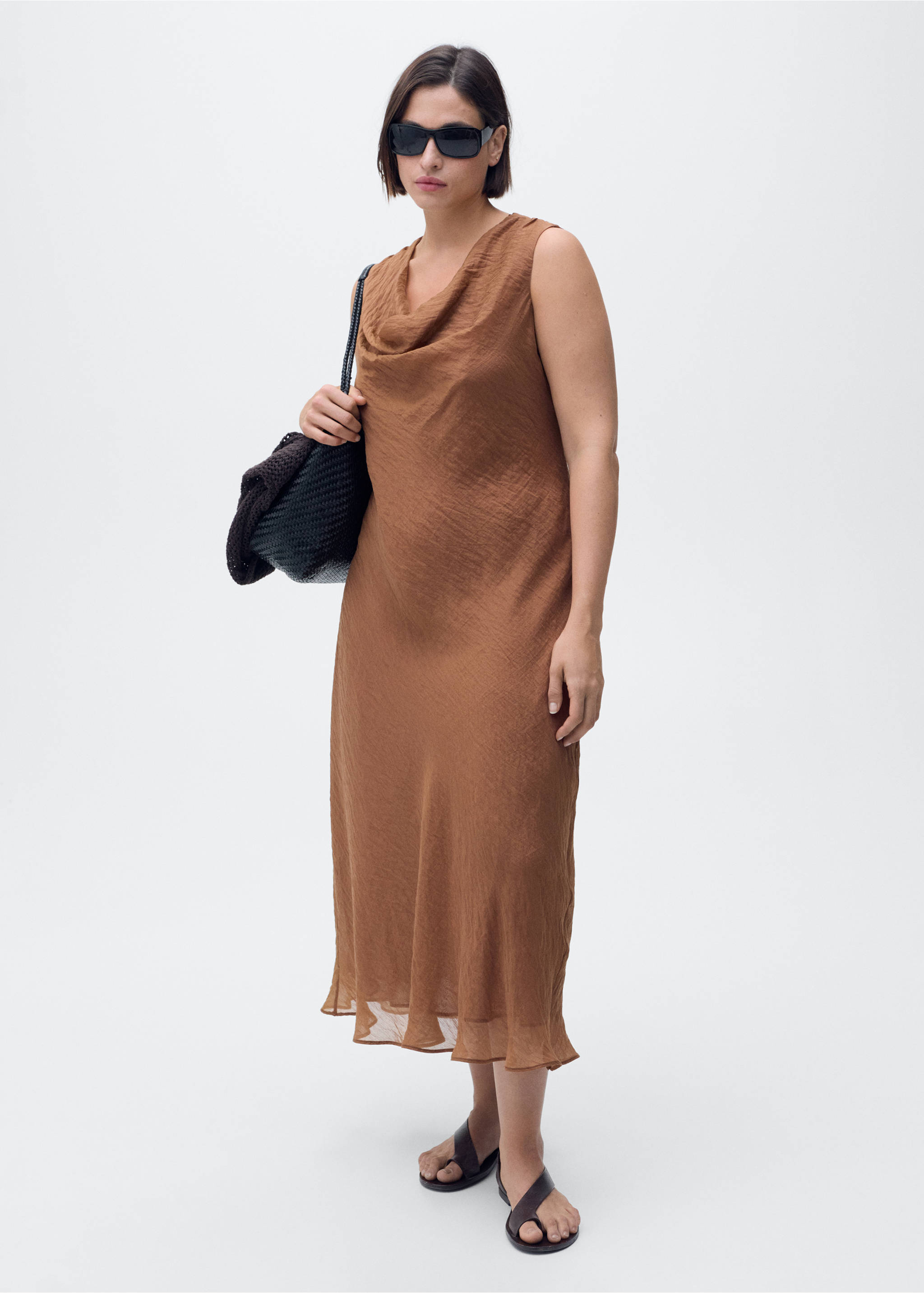 Lyocell-Kleid mit drapiertem Ausschnitt - Detail des Artikels 6, Braun. Ref: 87017198-00.
