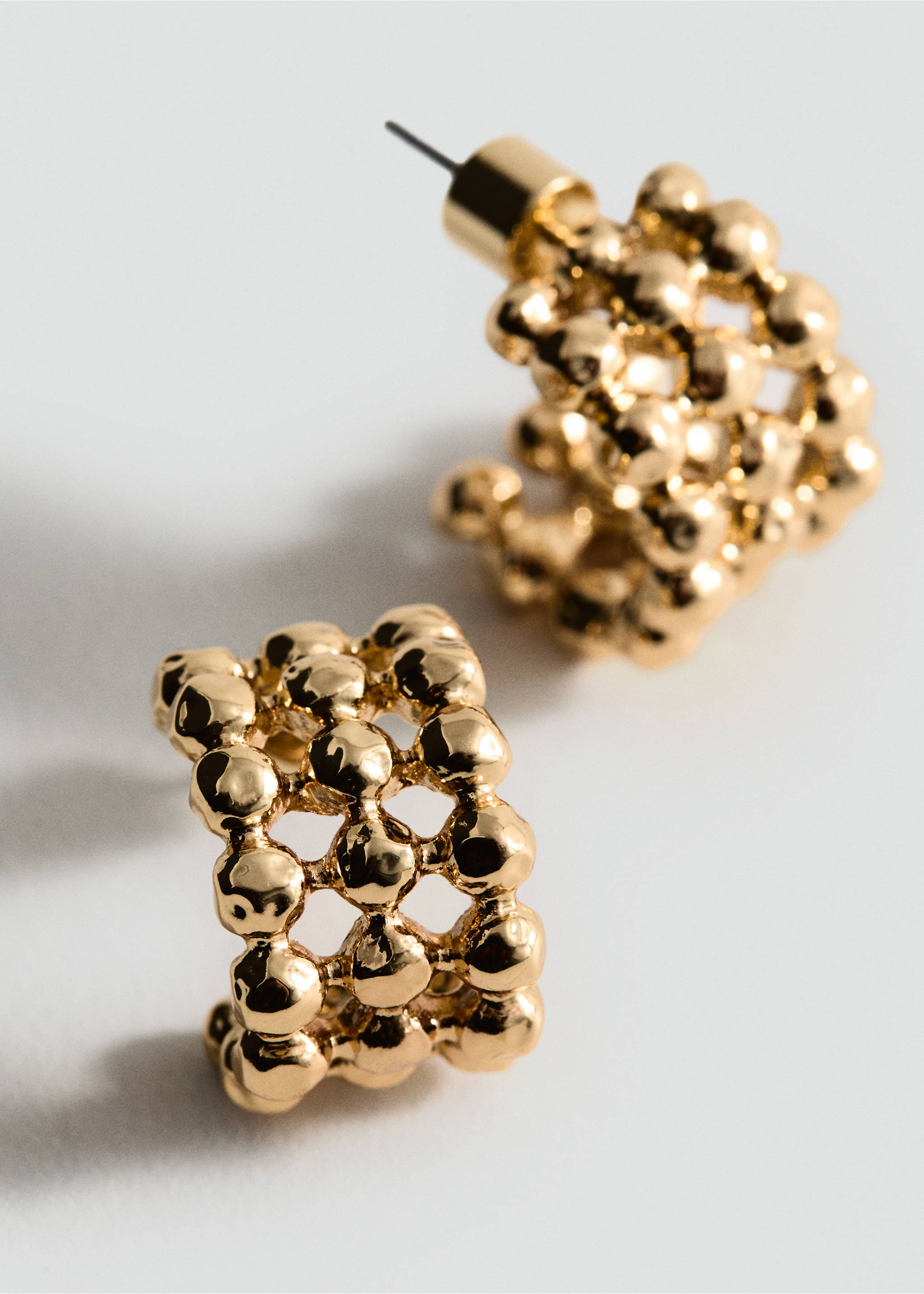 Σκουλαρίκια με κρίκους και μπάλες - Μεσαίο πλάνο, Χρυσό. Ref: 87017704-00.
