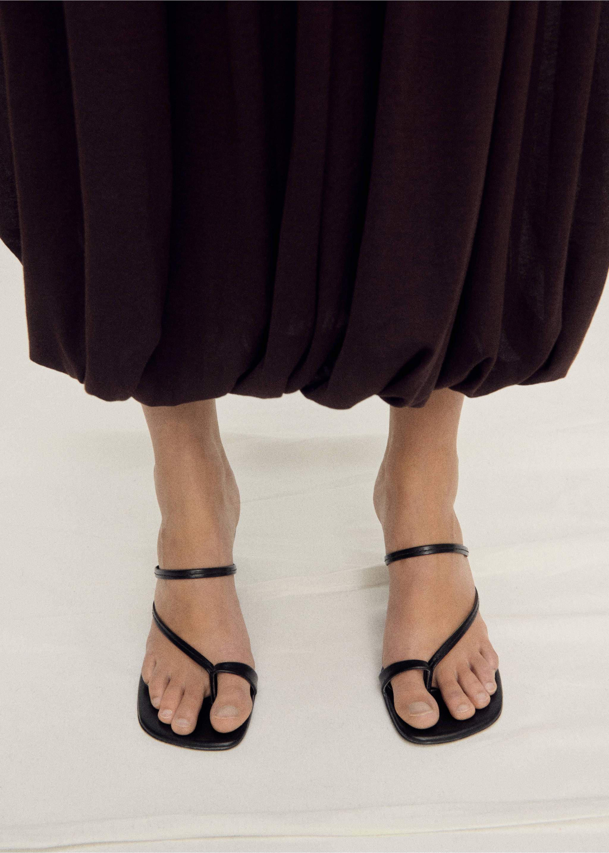 Heeled leather sandals with straps - General plane, Black. Ref: 87017717-00.