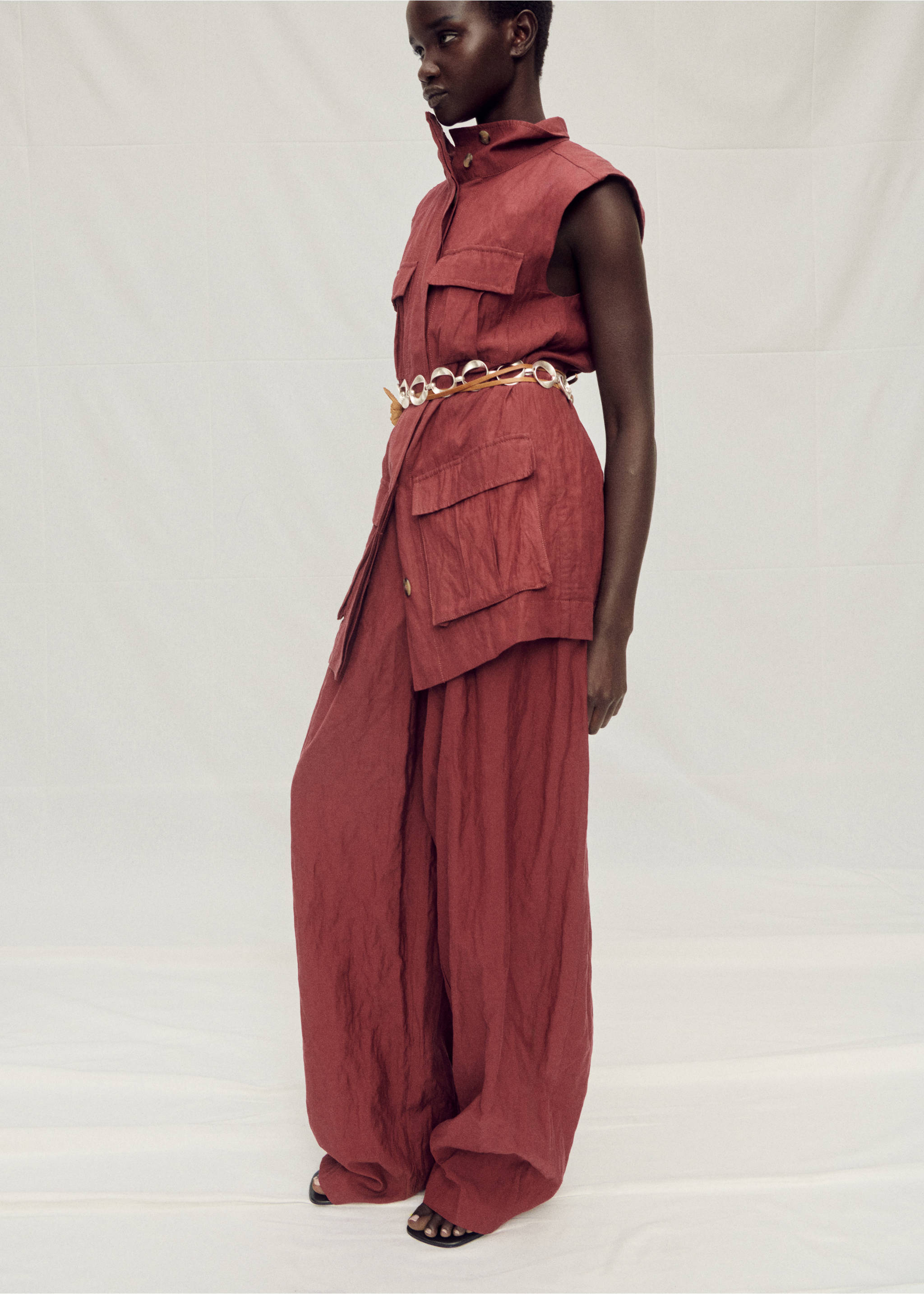 Wideleg-Anzughose mit Knitter-Effekt - Detail des Artikels 2, Weinrot. Ref: 87017718-00.
