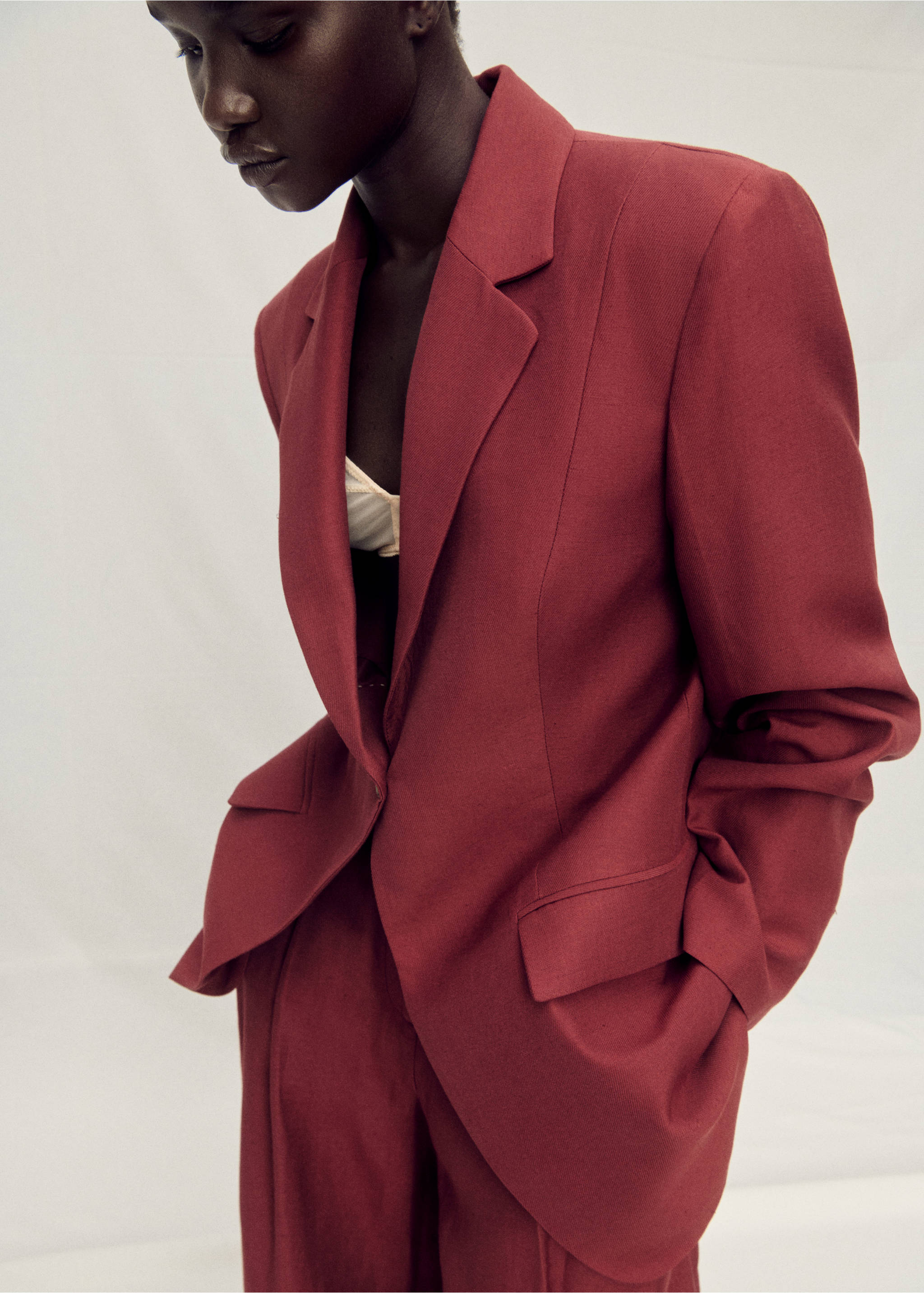 Oblekový blejzr ze lněné směsi - Detail zboží 6, Červené víno. Ref: 87017721-00.