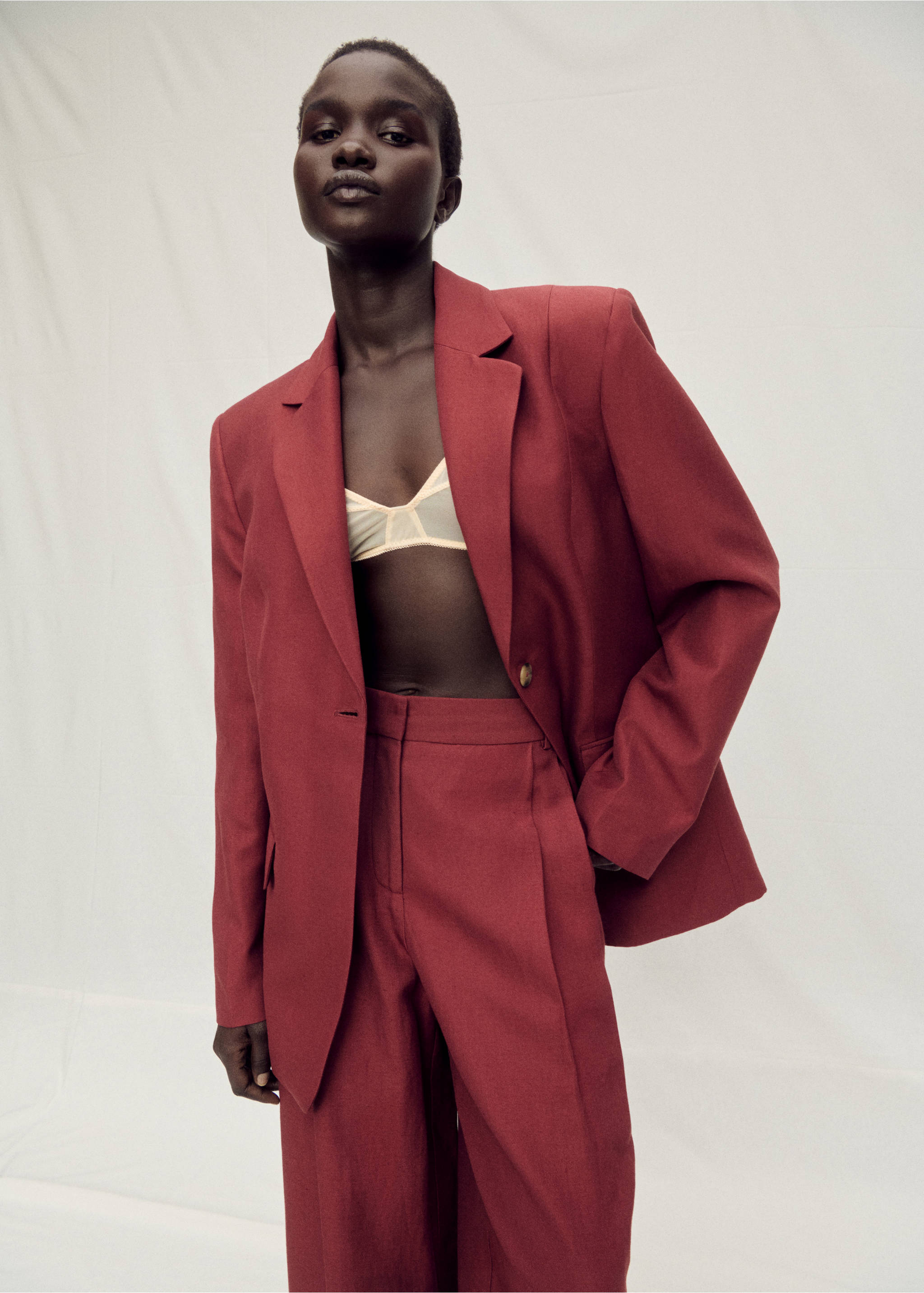 Oblekový blejzr ze lněné směsi - Detail zboží 2, Červené víno. Ref: 87017721-00.