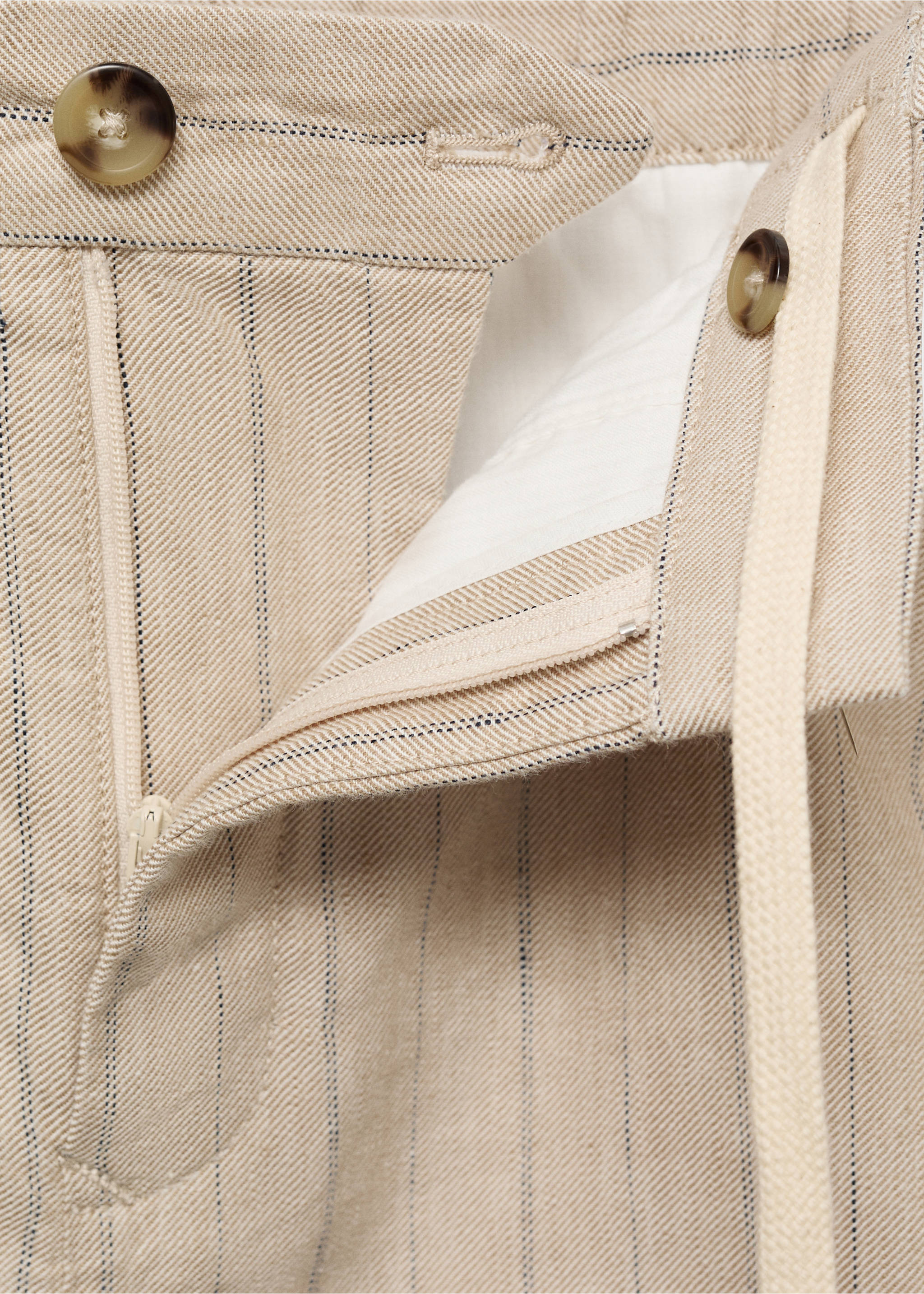 Bermuda lin à rayures - Détail de l'article 8, Sable. Ref: 87017889-00.