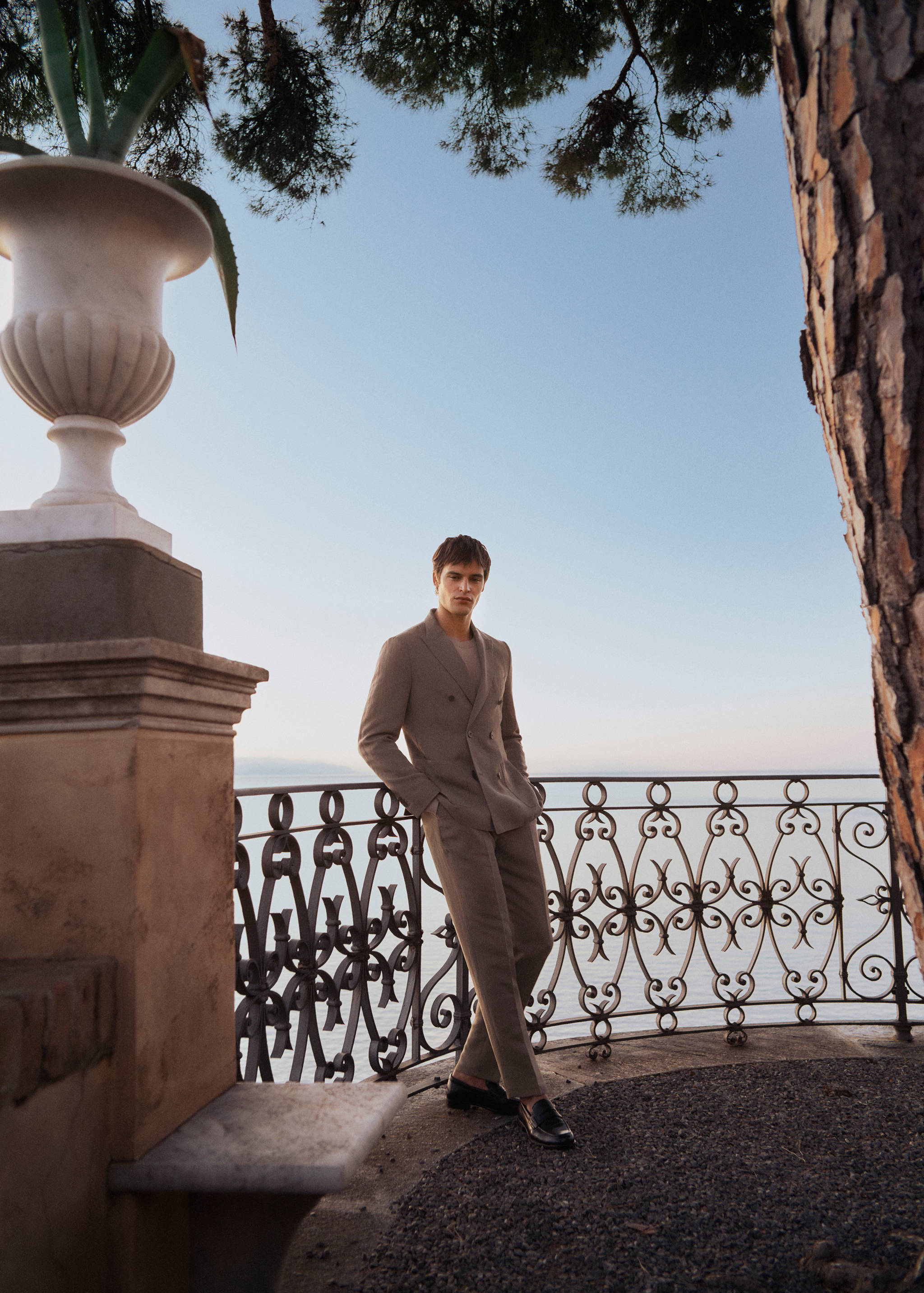 Slim-fit linen-blend pleated trousers - Details of the article 5