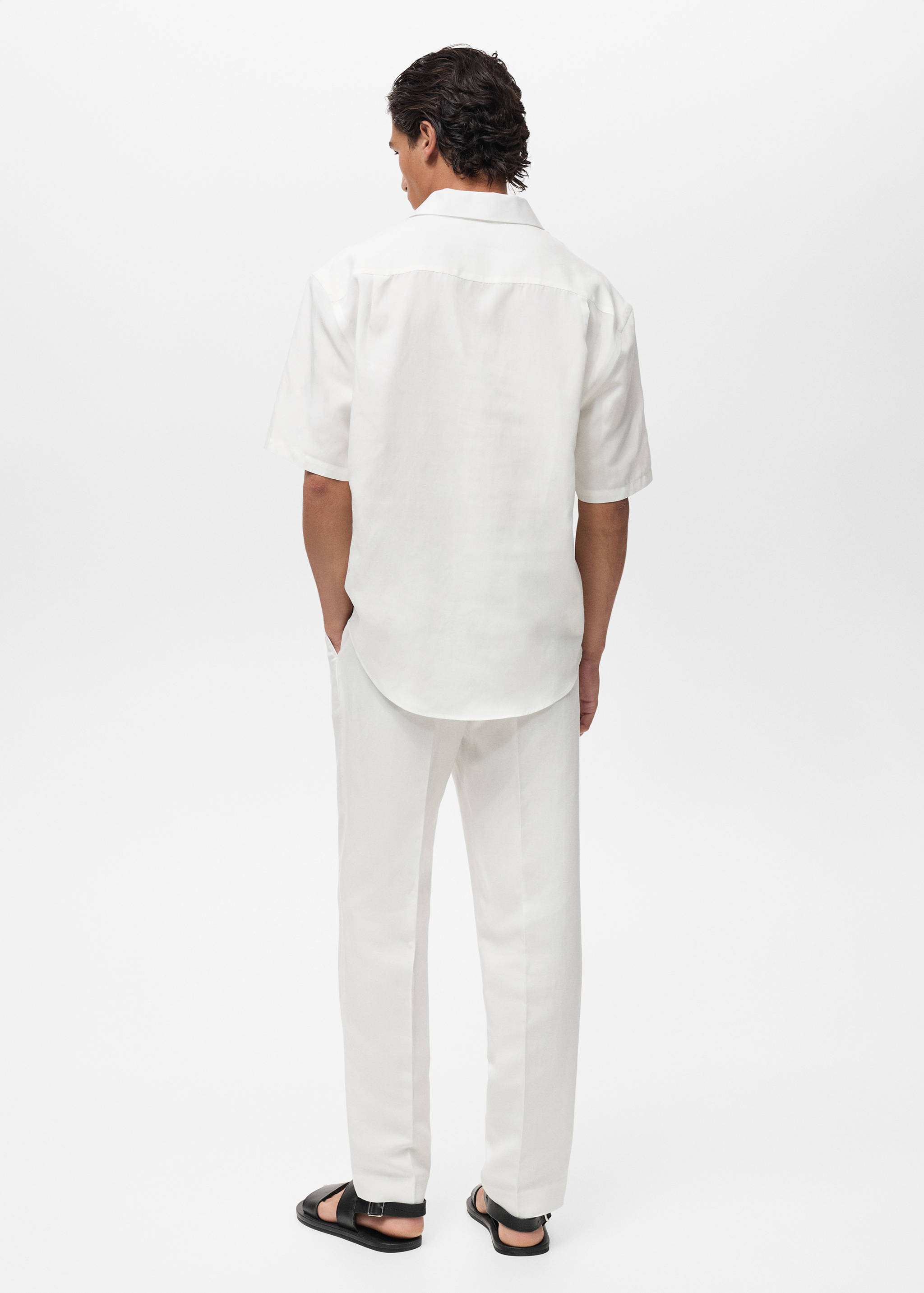 Regular-Fit-Poloshirt aus Lyocell und Leinen - Rückseite des Artikels