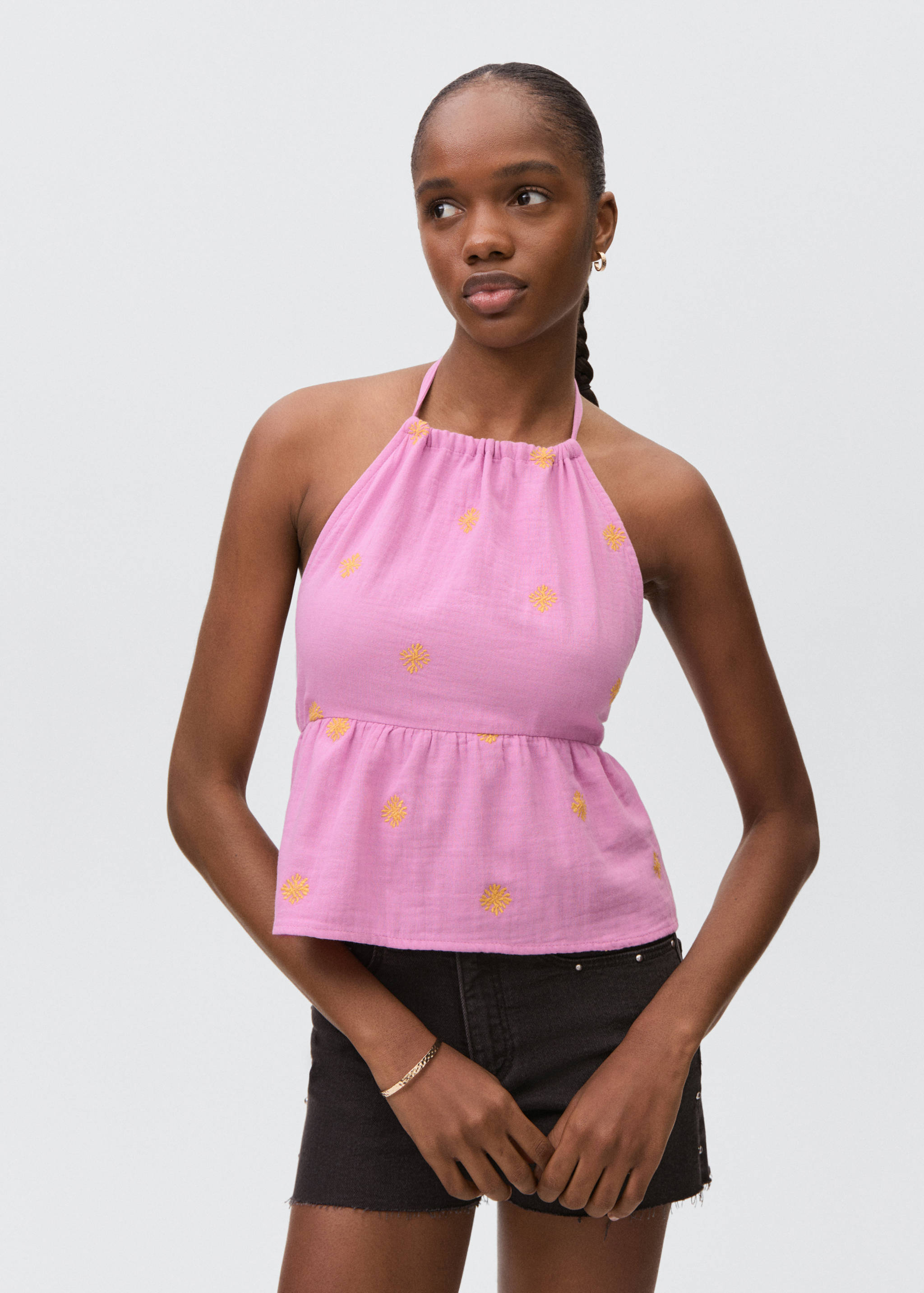 Top halter espalda abierta - Plano medio