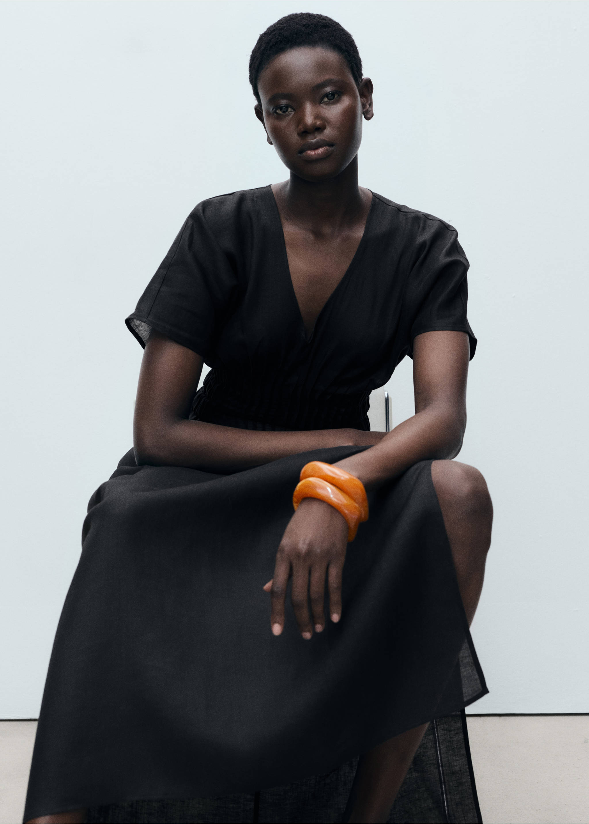 Vestido largo lino panel fruncido - Detalle del artículo 2, Negro. Ref: 87018645-00.