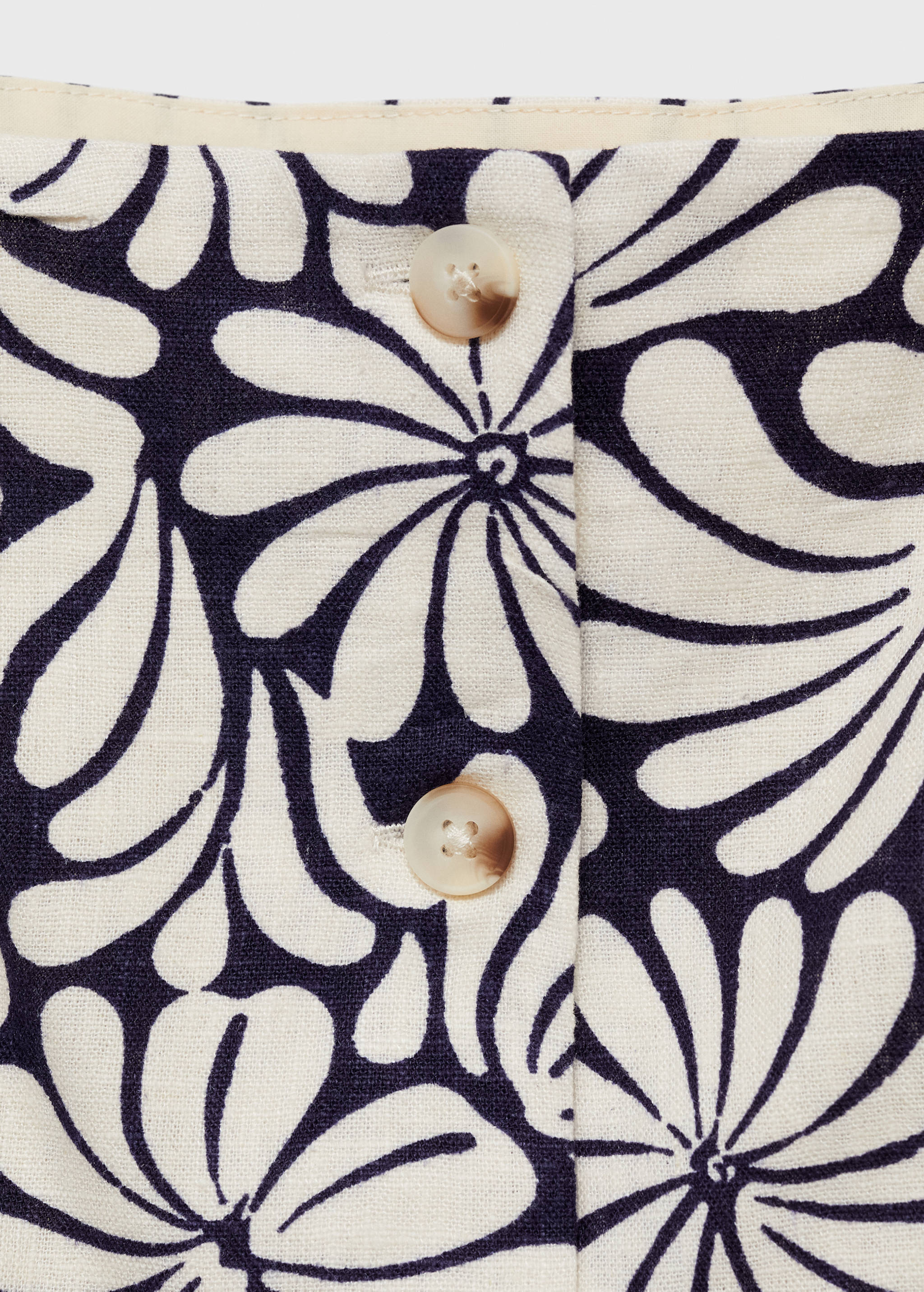 Tailliertes Leinen-Top mit Blumenmotiv - Detail des Artikels 8