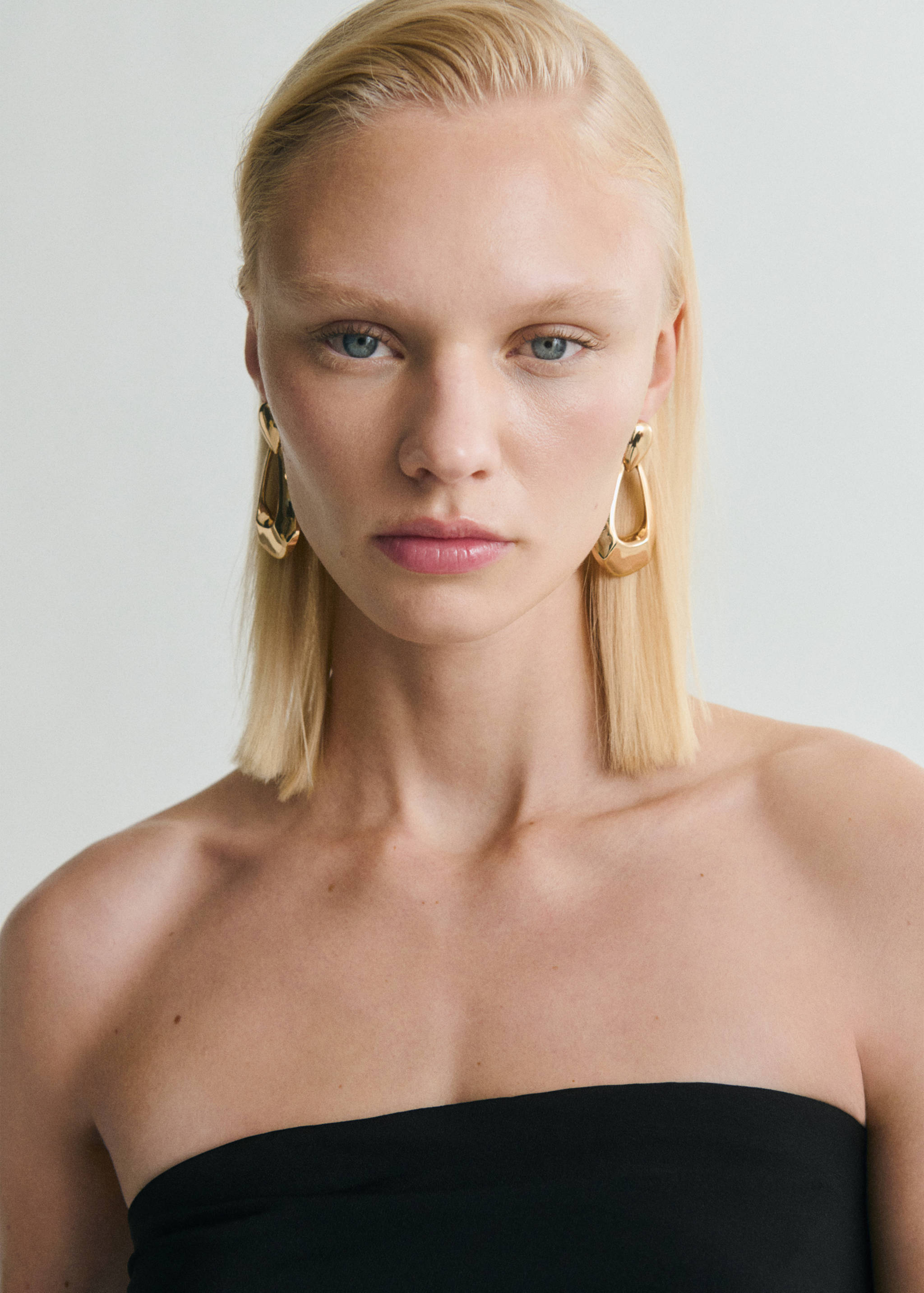 Strapless dress with flower detail - Details of the article 1