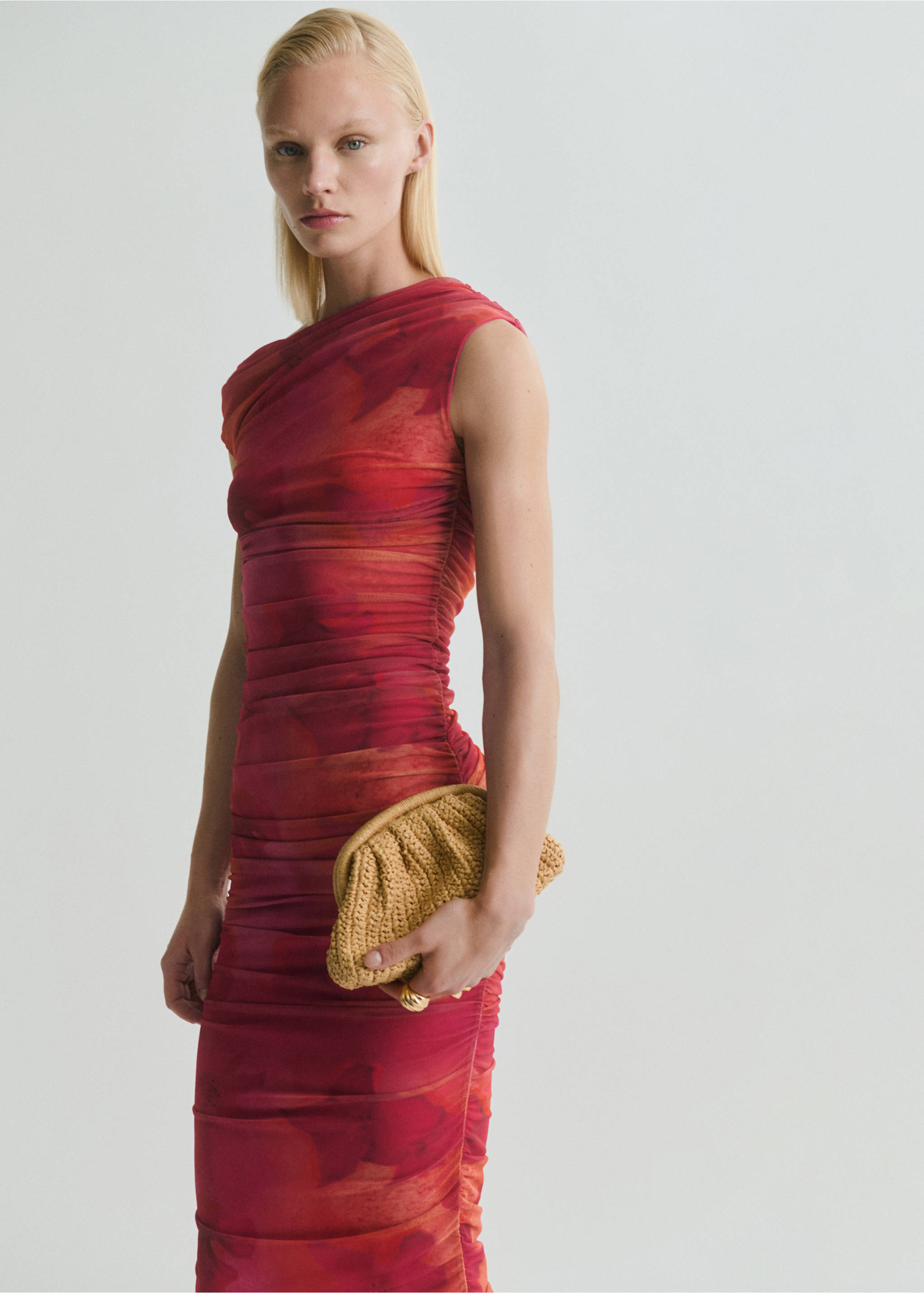 Midi-Kleid mit Blumenmuster und asymmetrischem Ausschnitt - Mittlere Ansicht, Fuchsia. Ref: 87018655-00.