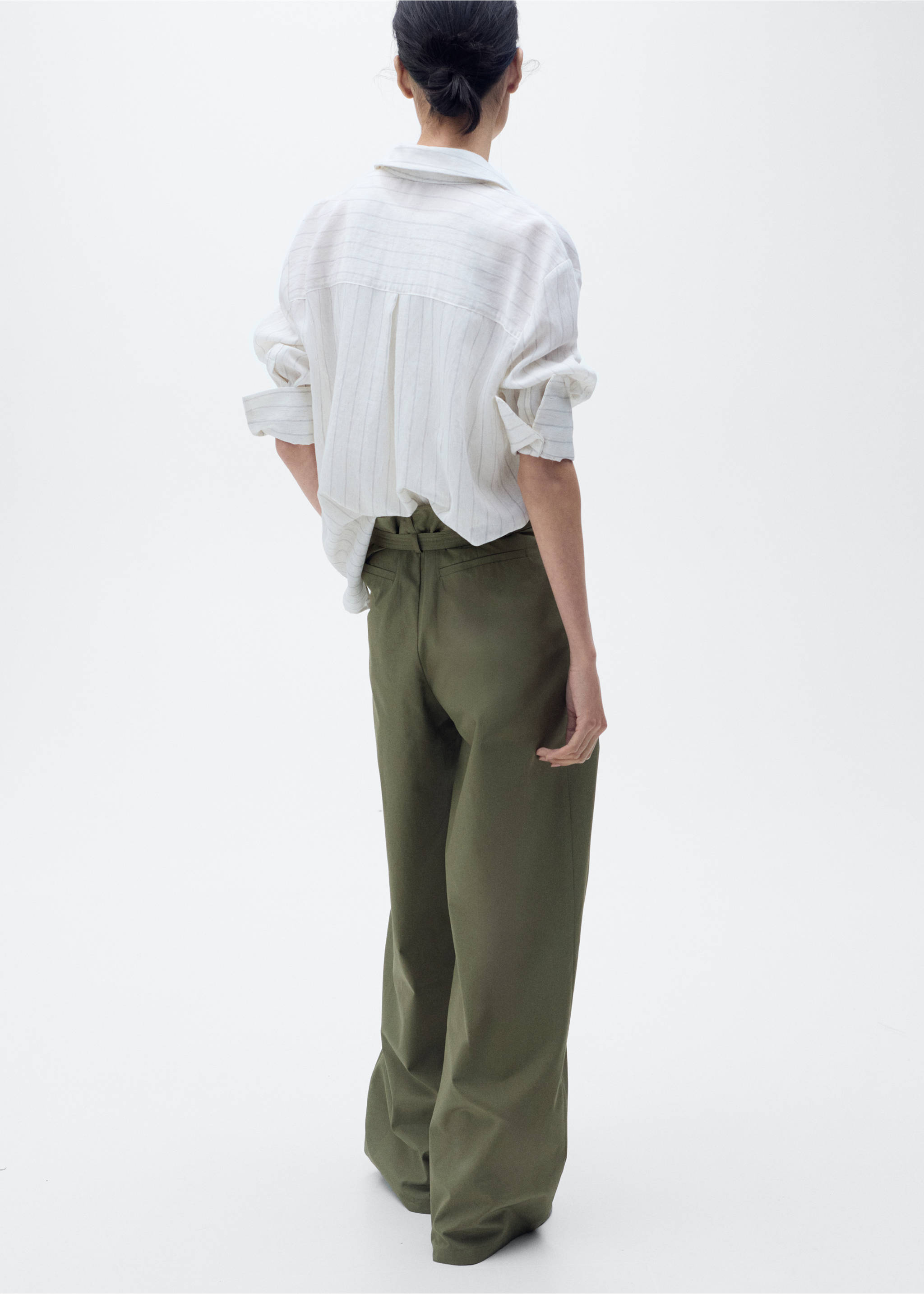 Wide leg trousers with belt - Reverse of the article, Khaki. Ref: 87019066-00.