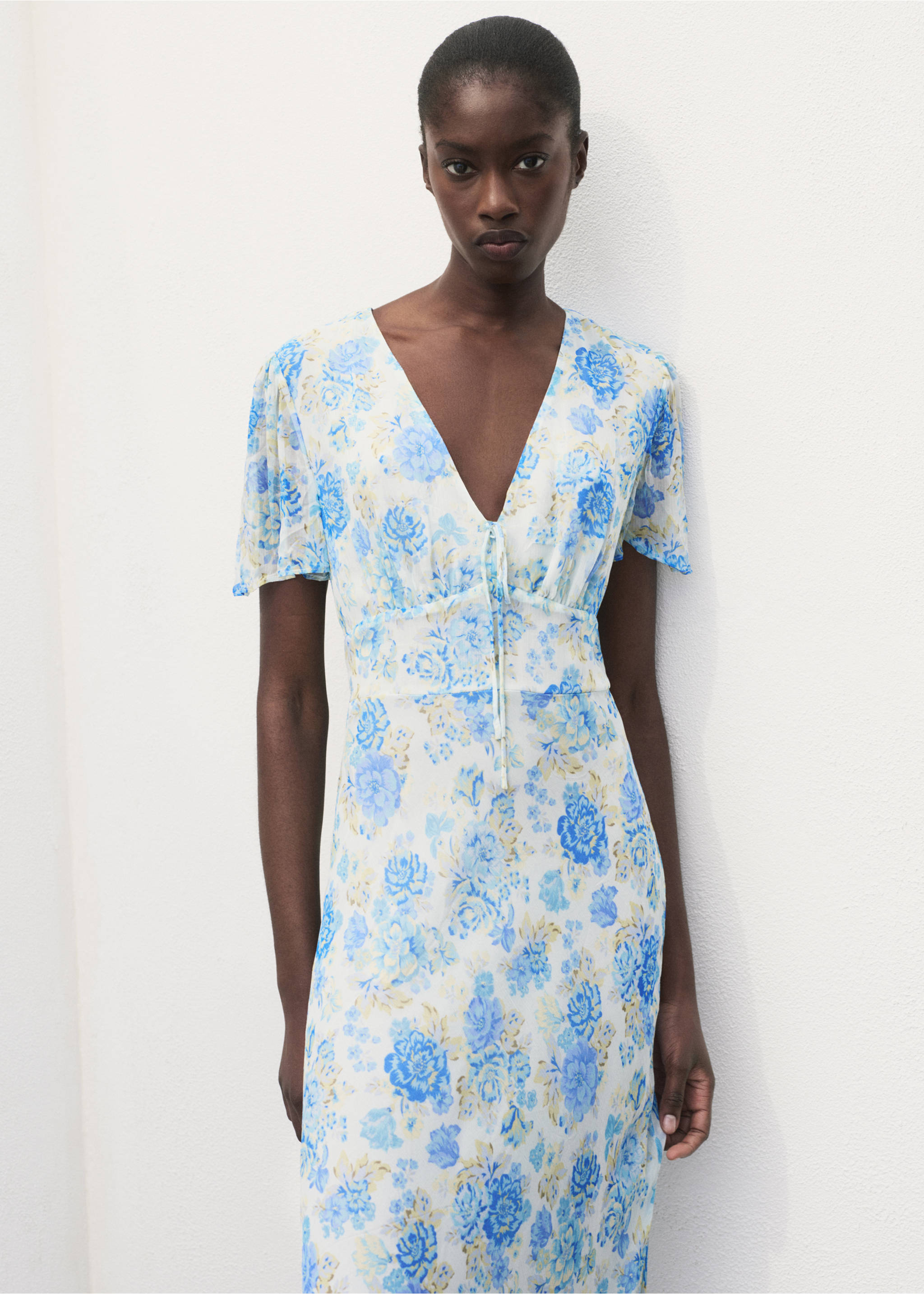 Vestido midi floral manga corta - Plano medio, Azul. Ref: 87019068-00.